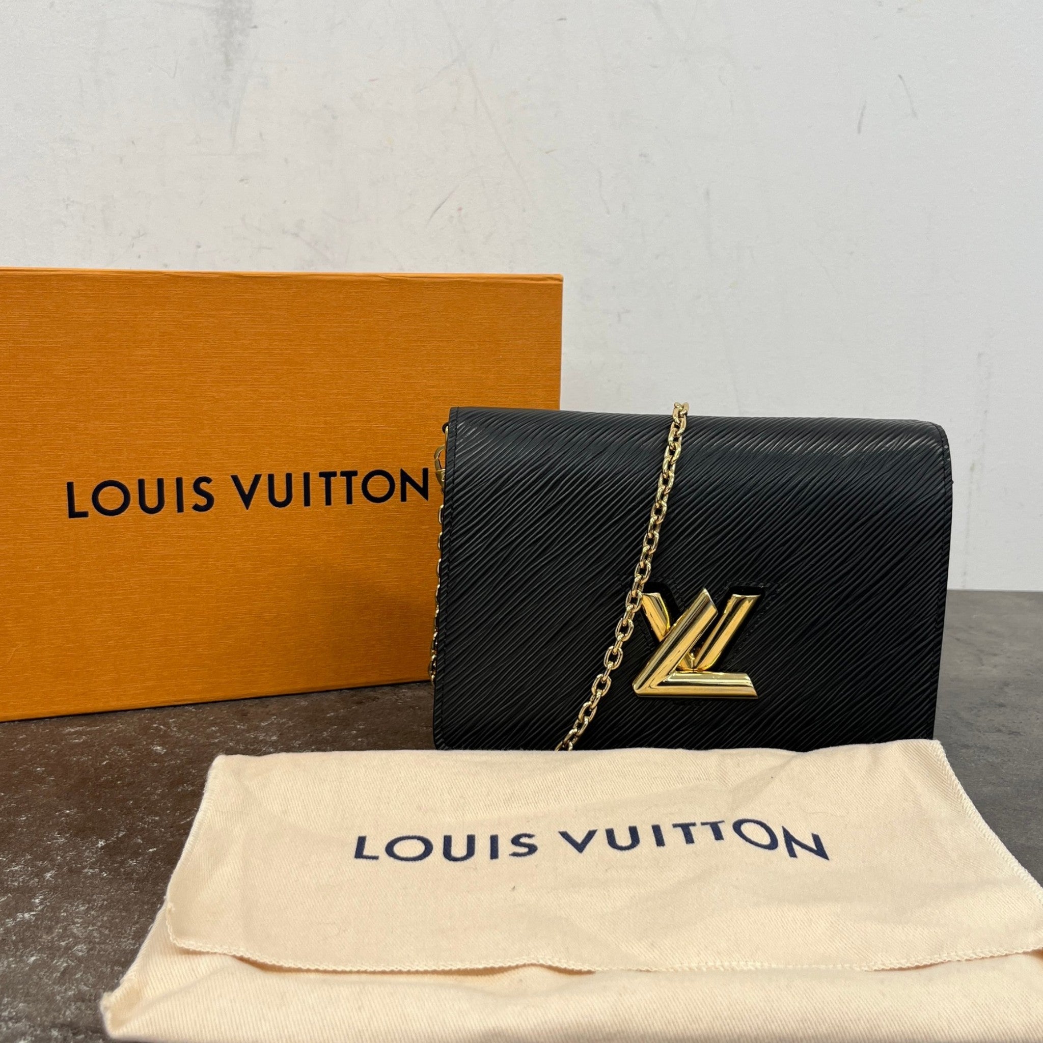 Women's Lv Twist Chain Wallet Bag Black