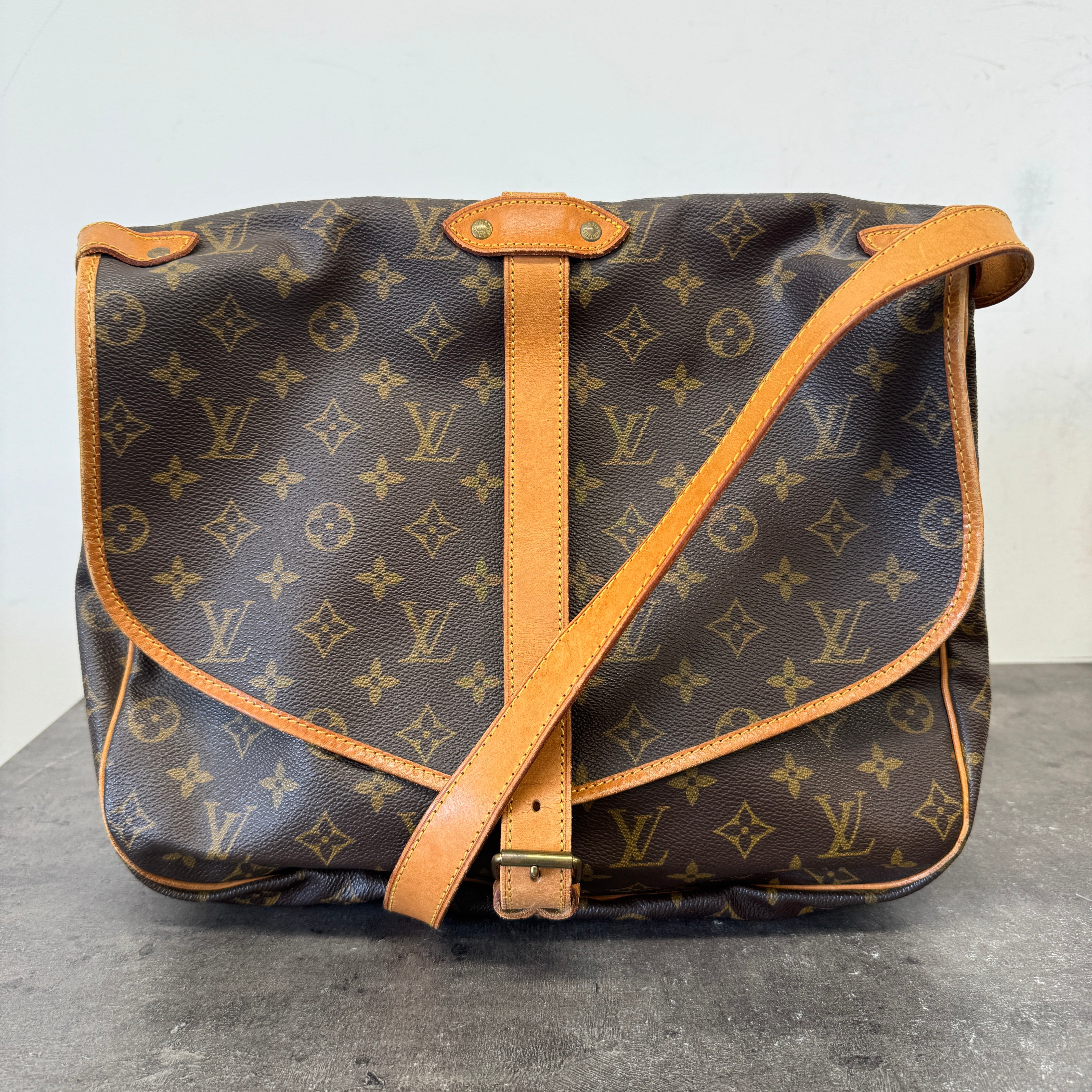 Women's Monogram Saumur 35 Handbag Brown