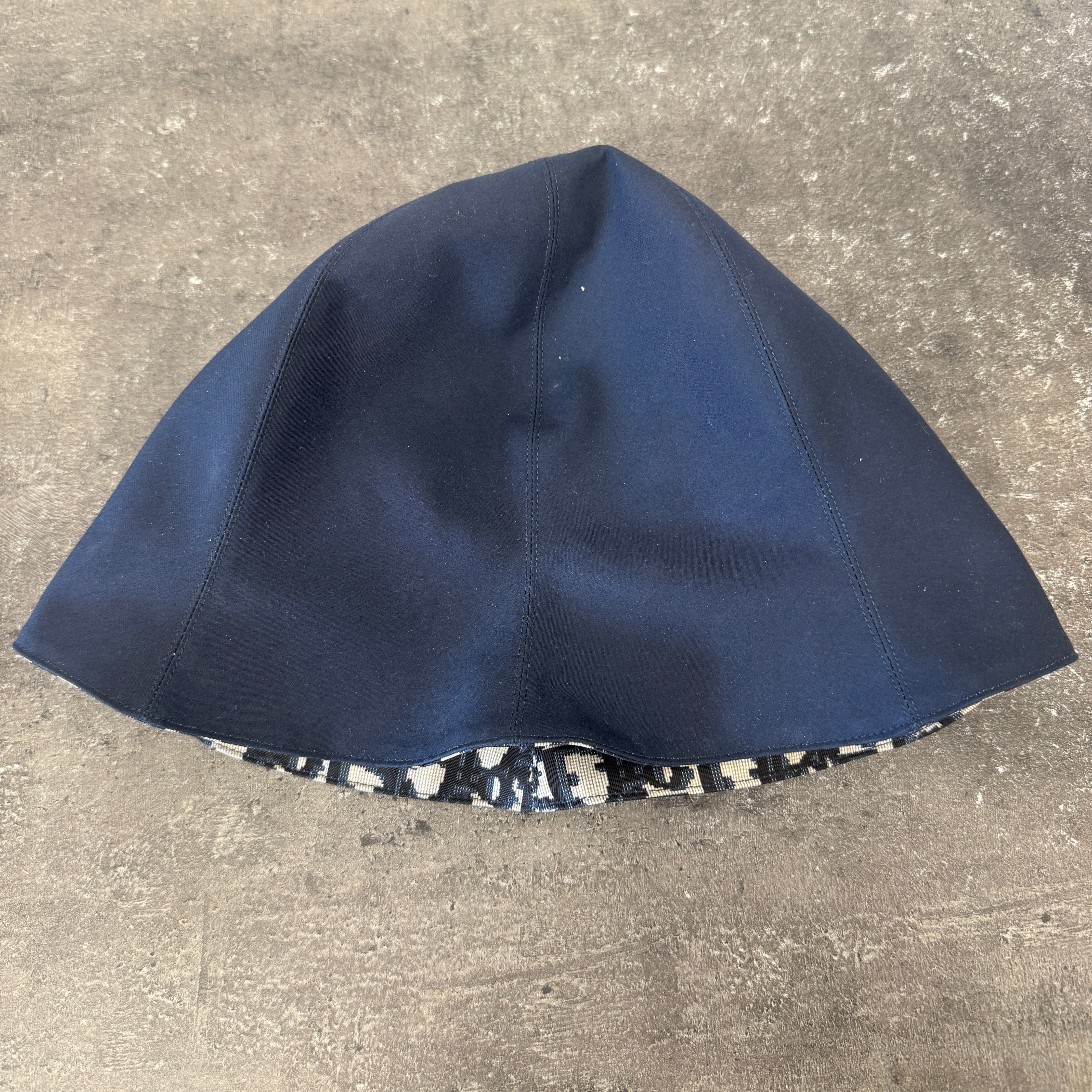 Women's Reversible Tulipe Oblique Bucket Hat Navy Size S