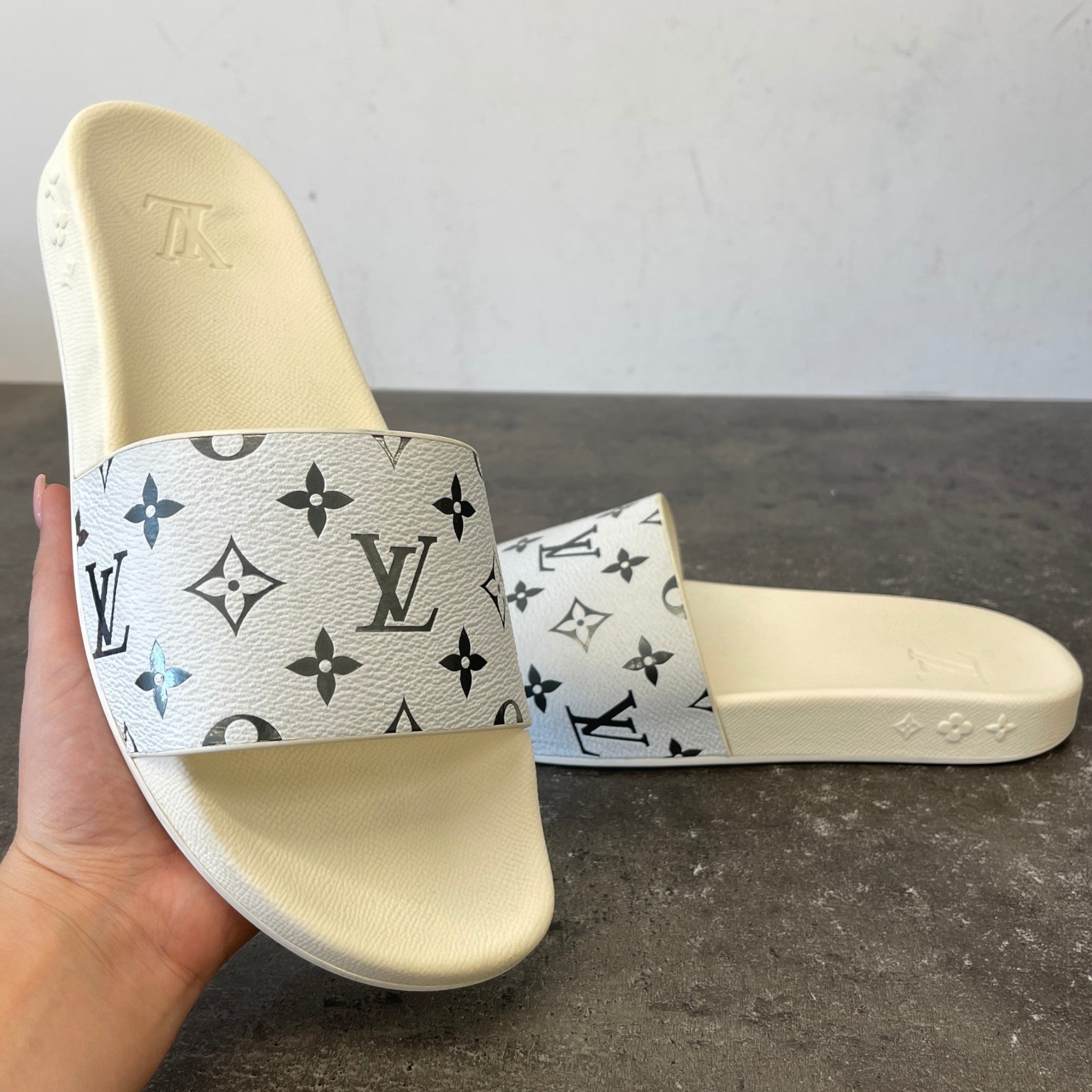 Men's Monogram Slides White Size EU 42.5 / UK 8.5