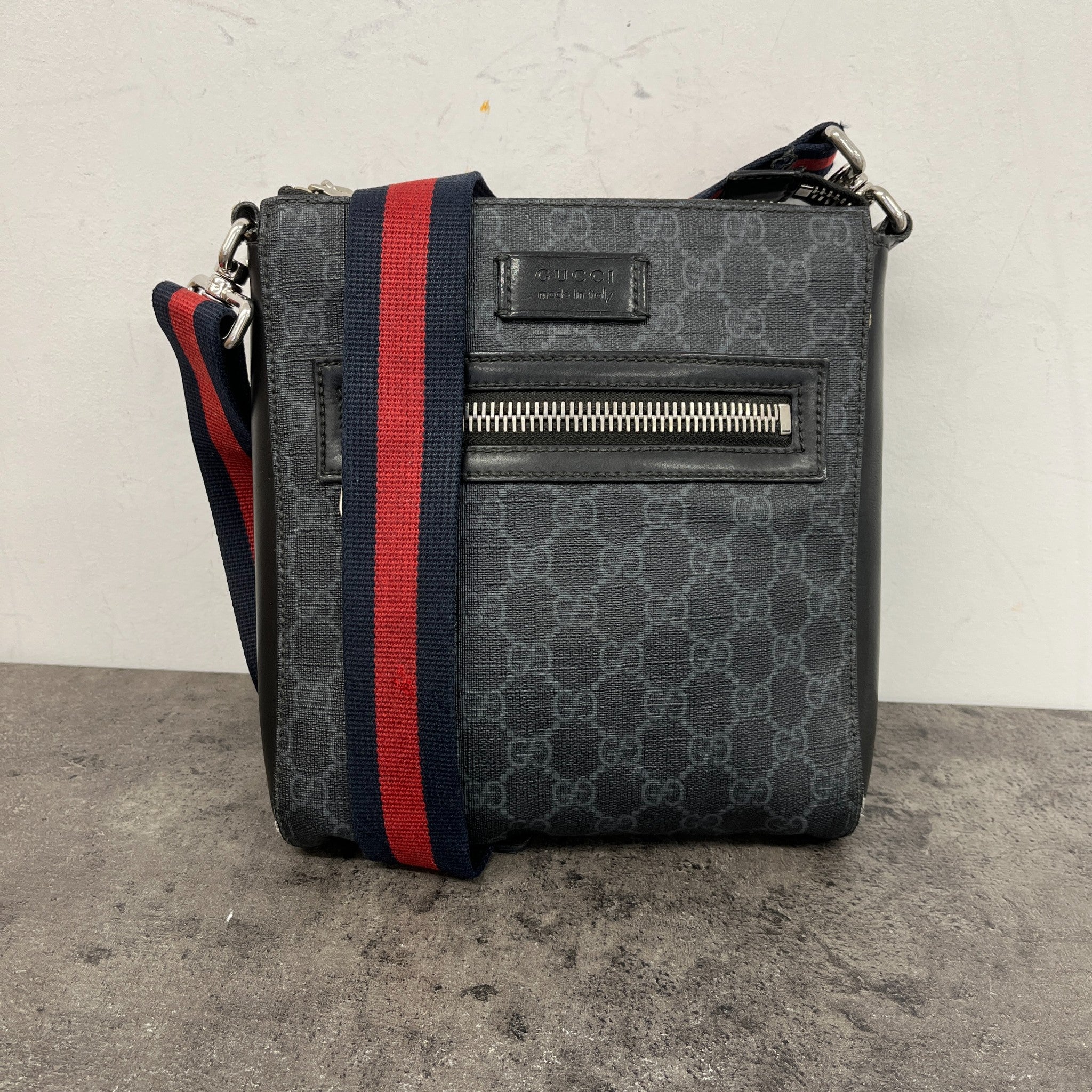 Men's Gg Supreme Small Messenger Bag Black