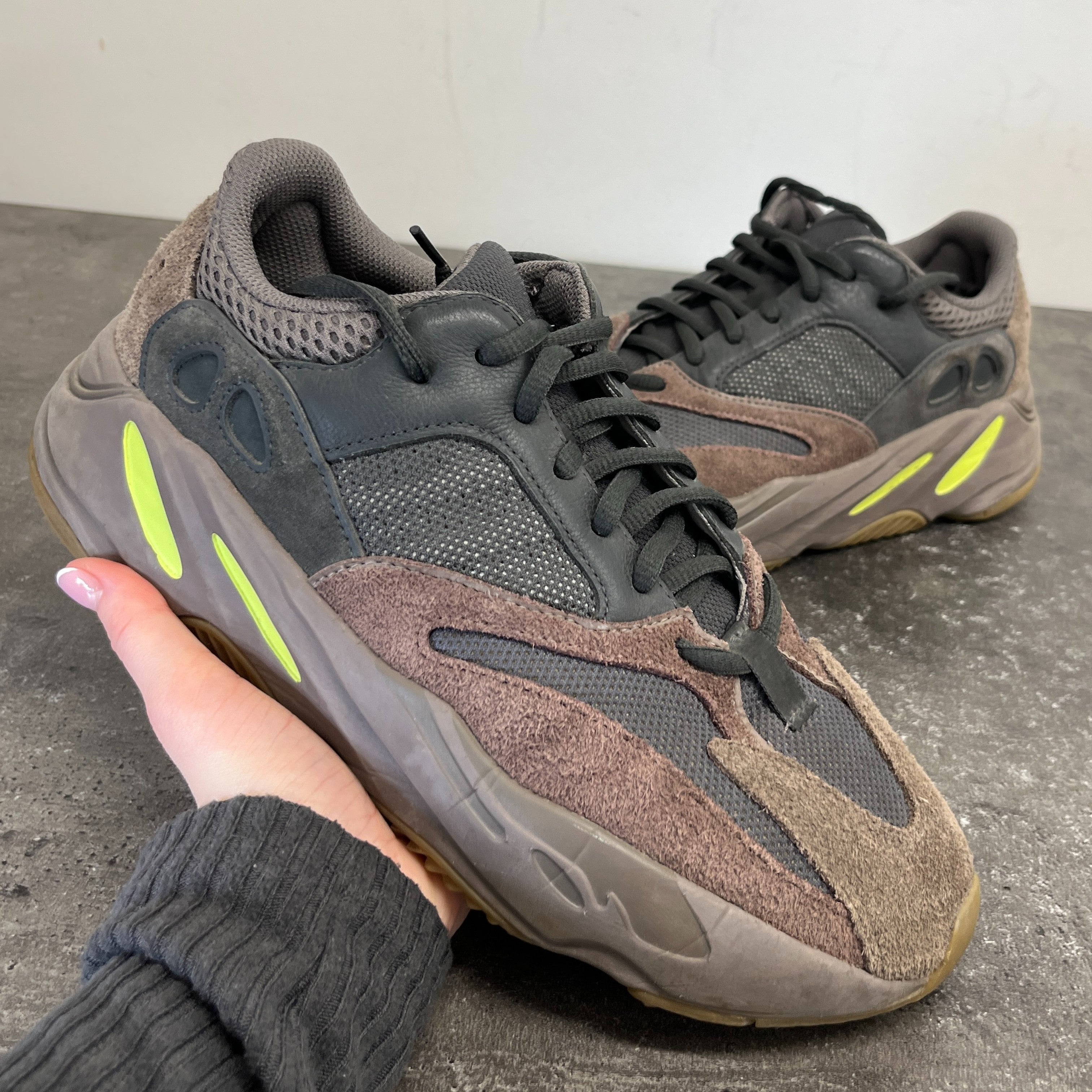 Men's Boost 700 V1 Low Trainers Grey Size EU 42 / UK 8