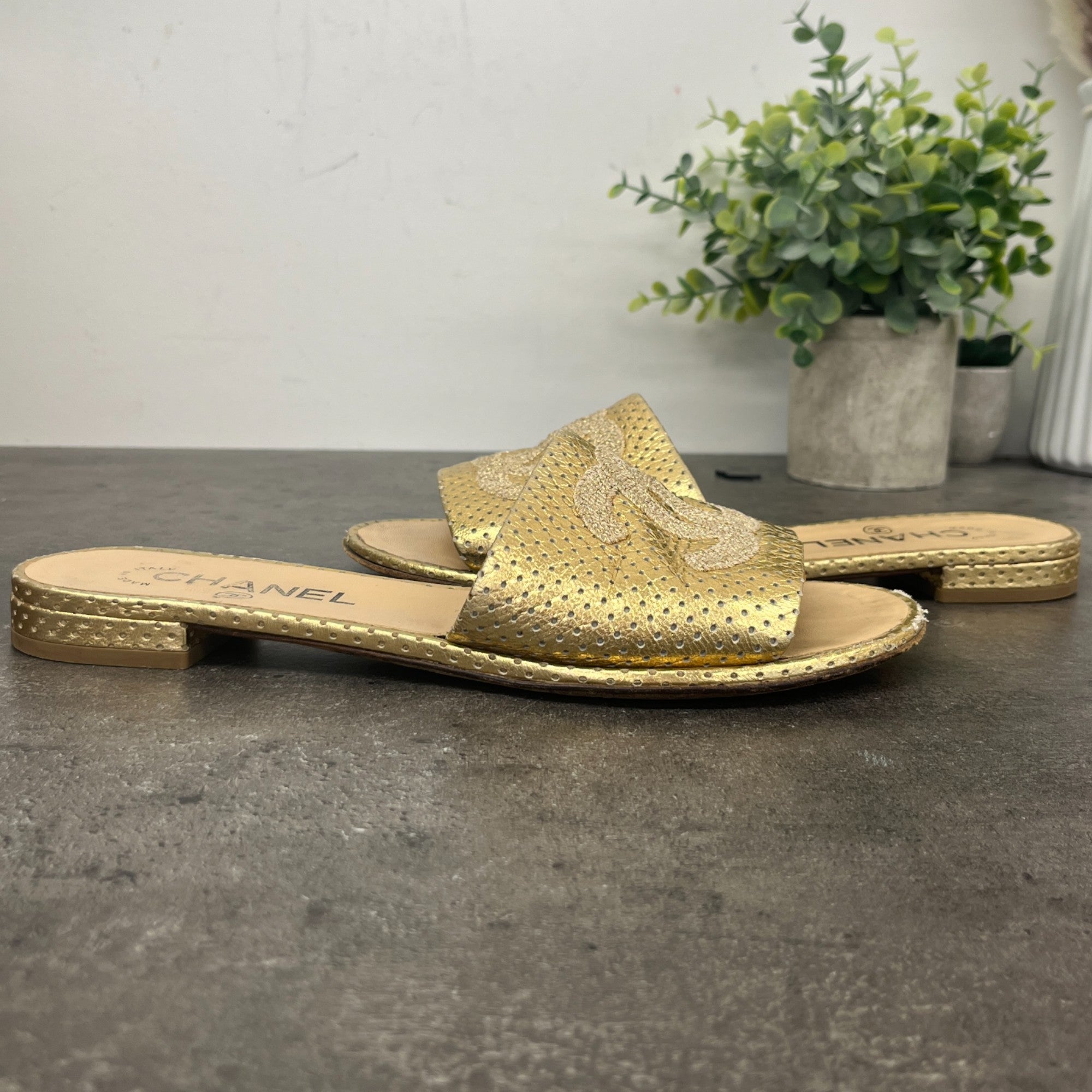 Women's Embroidered Logo Sandals Gold Size EU 37 / UK 4