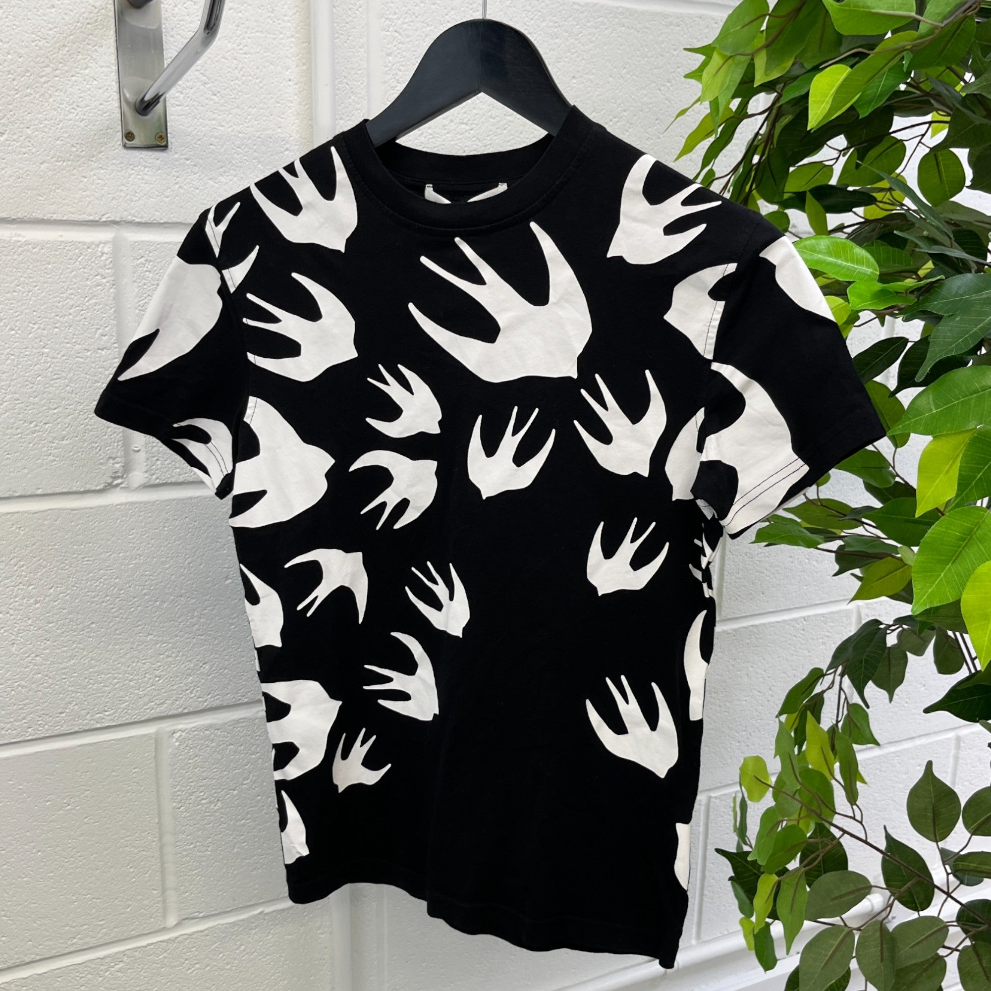 Men's Swallow Print T-Shirt Black Size XXS