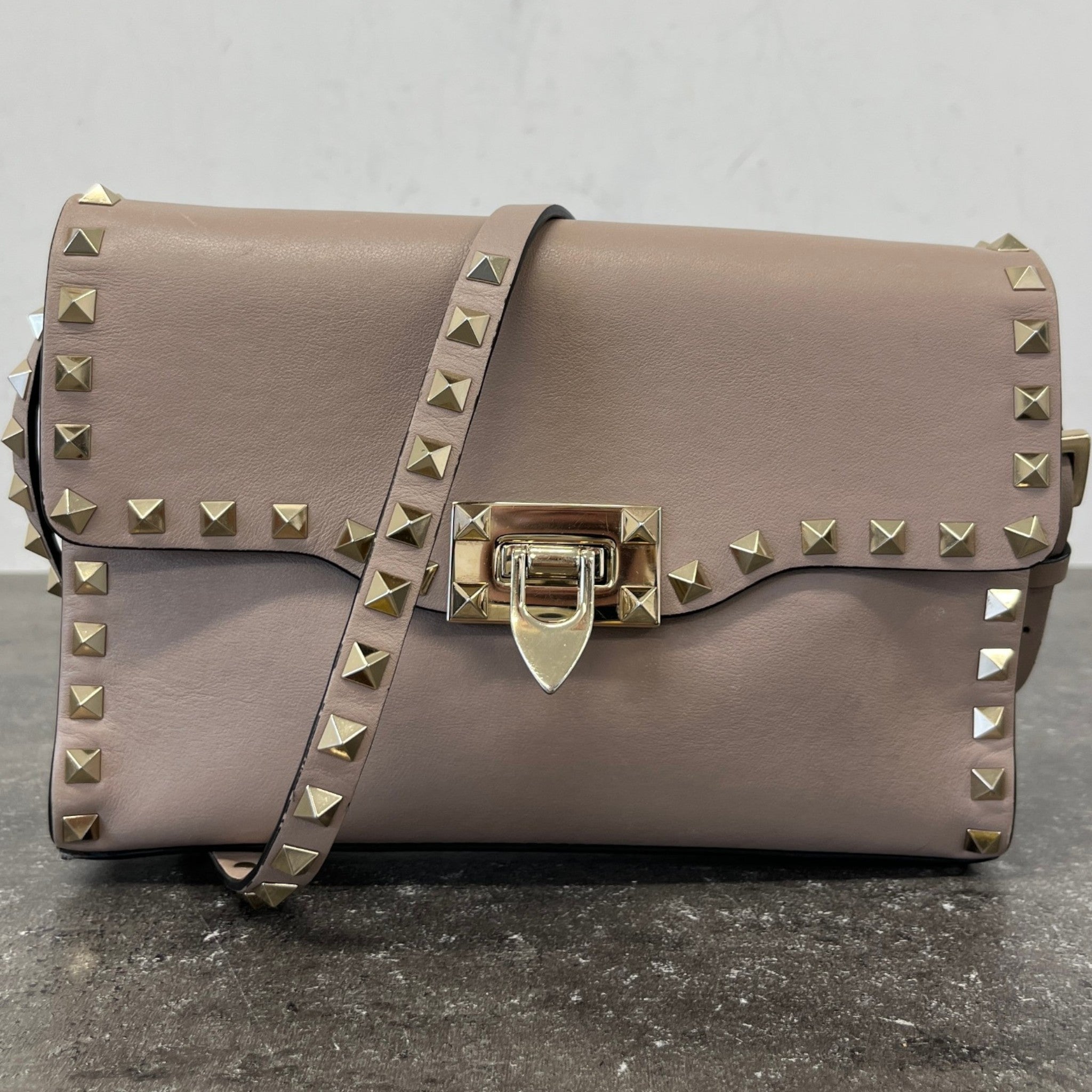 Women's Small Rockstud Crossbody Bag Nude