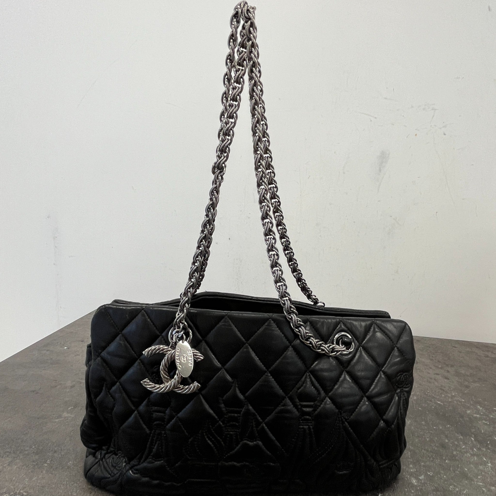 Women's Paris-Moscow Red Square Tote Handbag Black