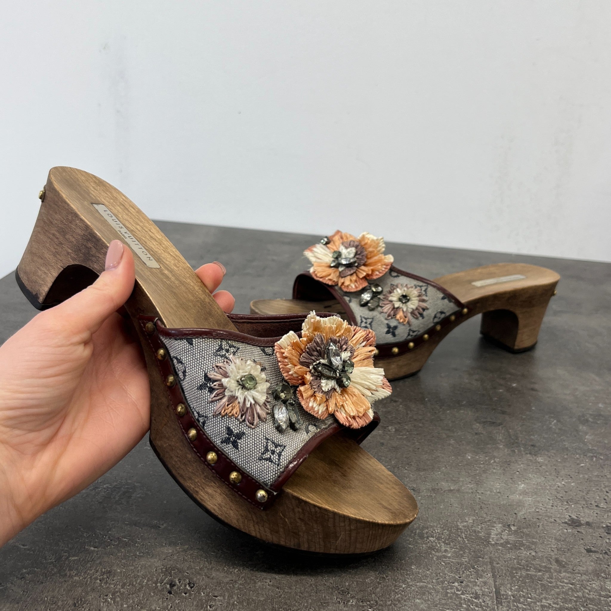 Women's Monogram Mini Lin Raffia Flower Wooden Mules Brown Size EU 39.5 / UK 6.5