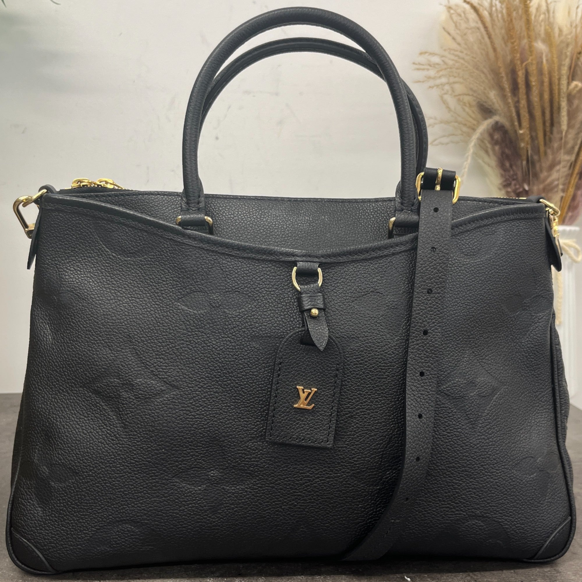 Women's Trianon Mm Tote Handbag Black