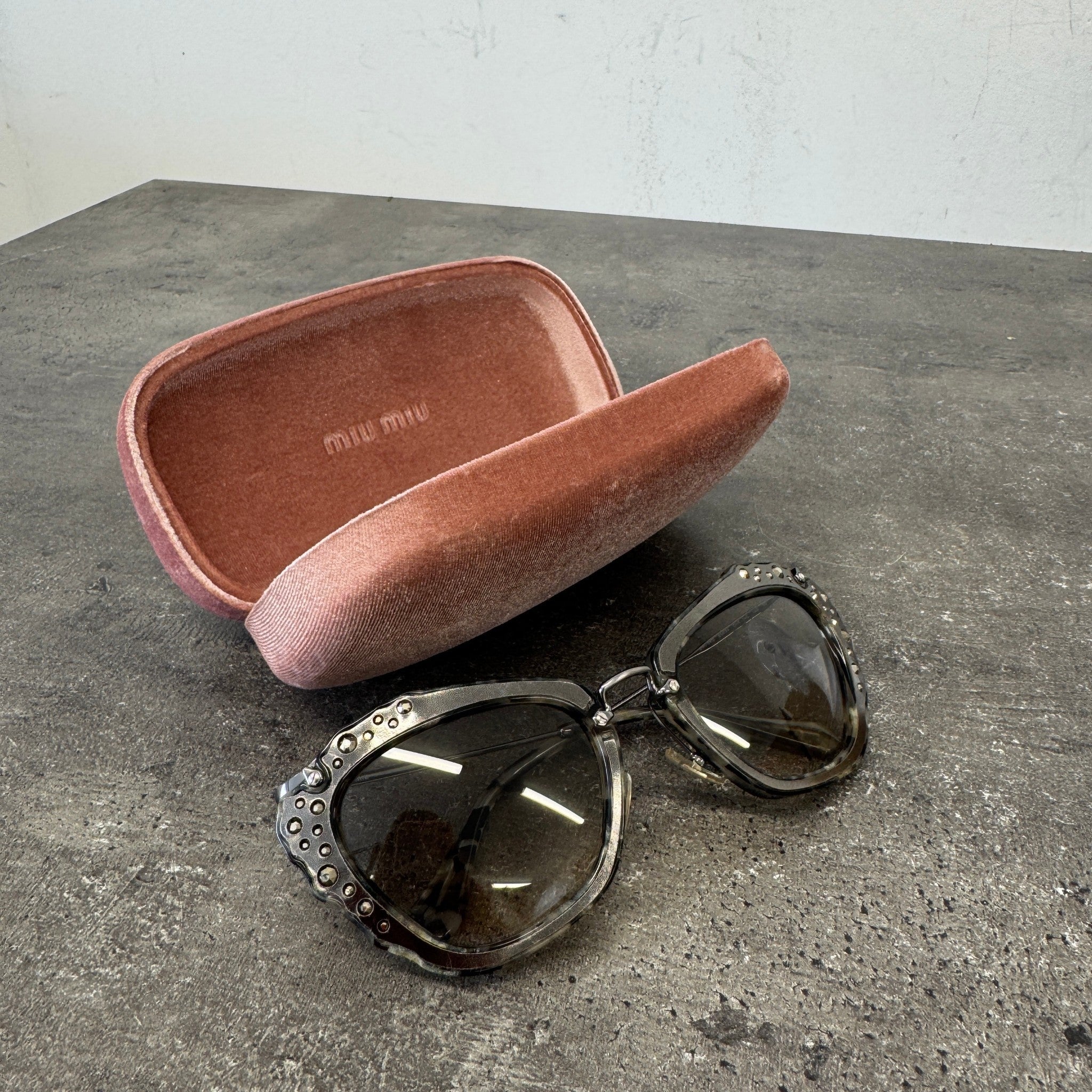 Women's Smu 04Q Embellished Sunglasses Grey