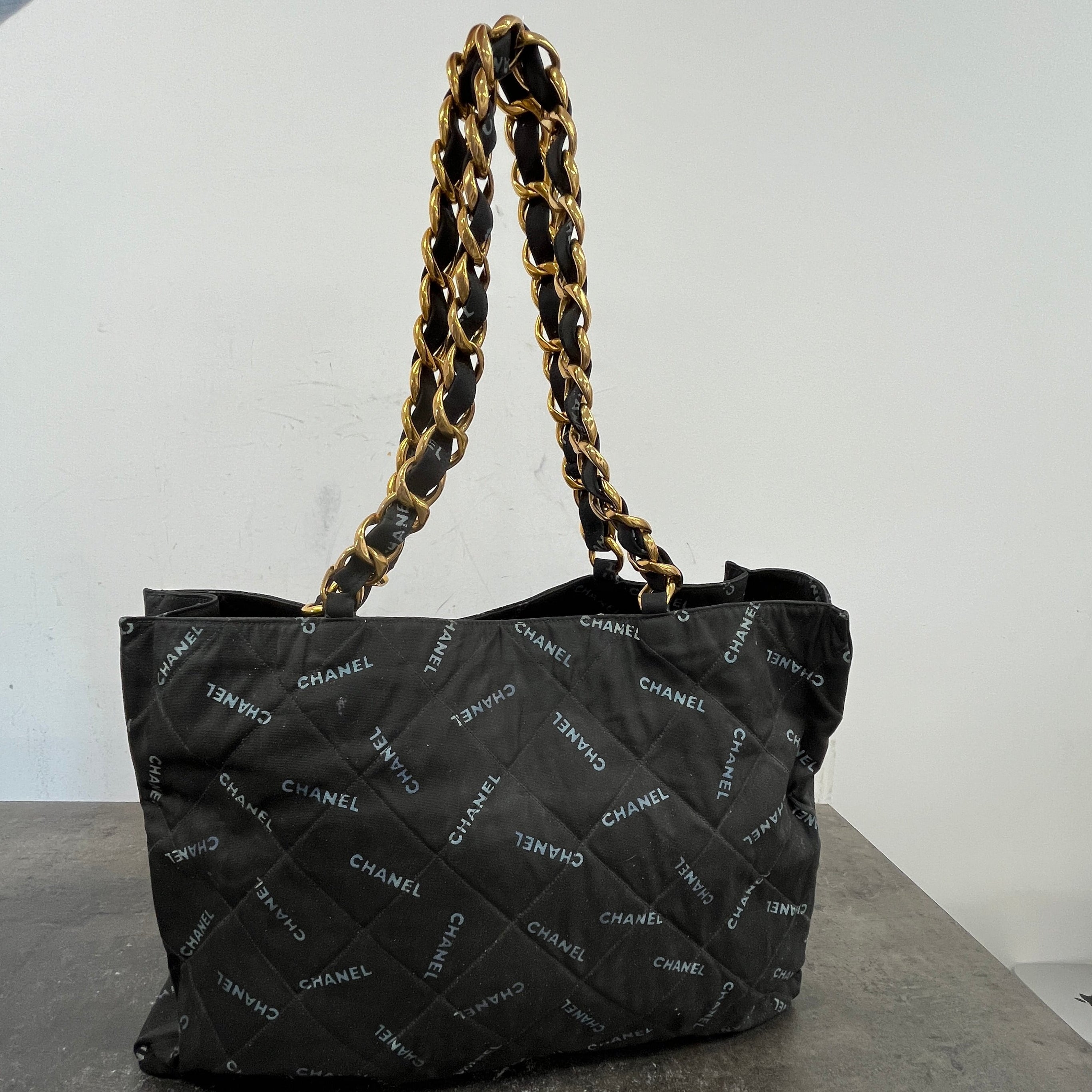 Women's Logo Chain Tote Bag Black