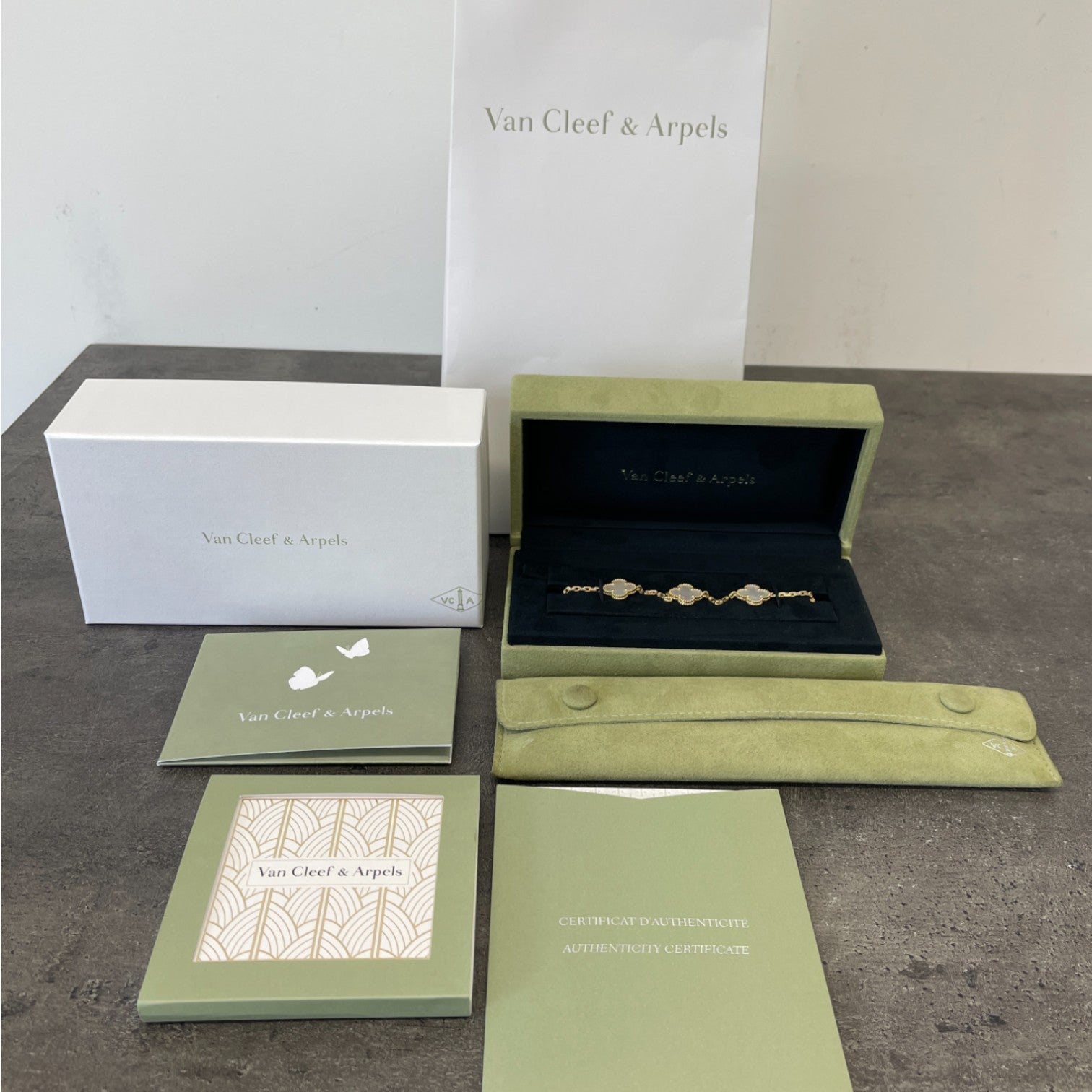 Men's Vintage Alhambra 18 Ct Gold And Mother-Of-Pearl Bracelet Gold