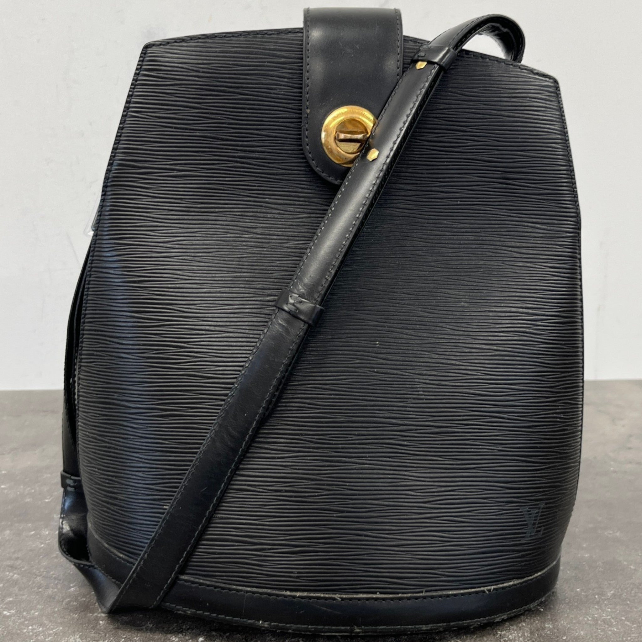 Women's Epi Cluny Shoulder Bag Black