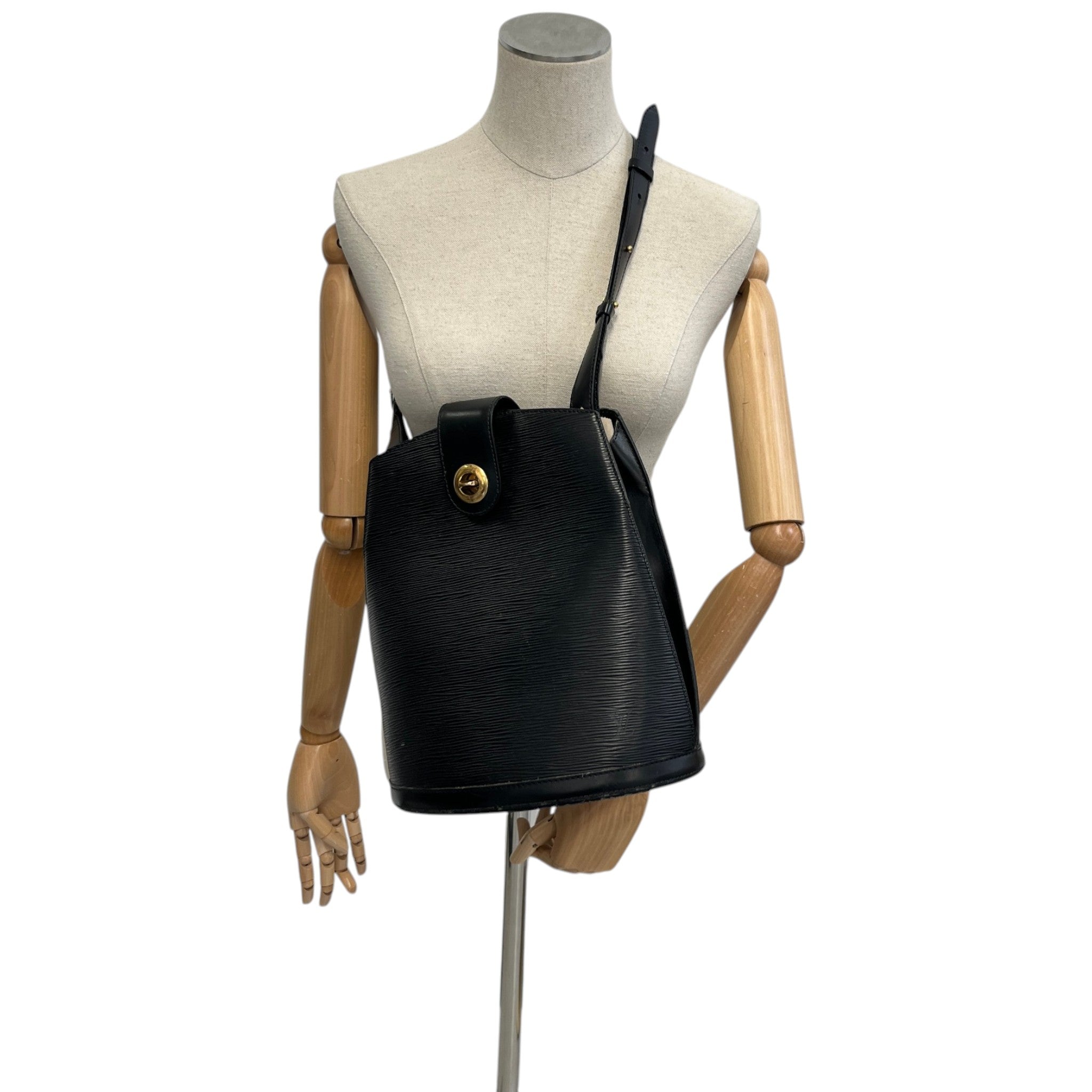 Women's Epi Cluny Shoulder Bag Black