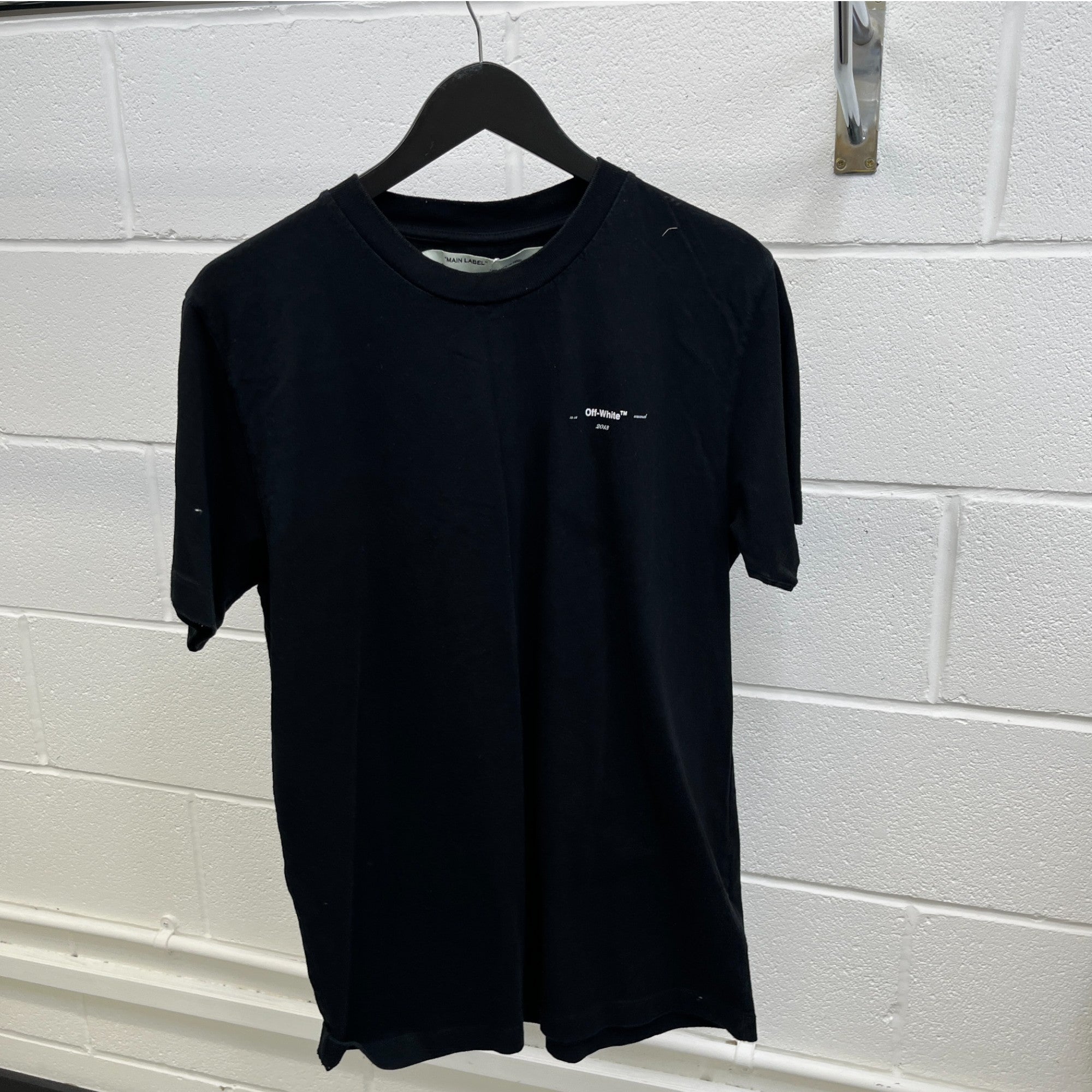 Men's Cutout Arrows T-Shirt Black Size M