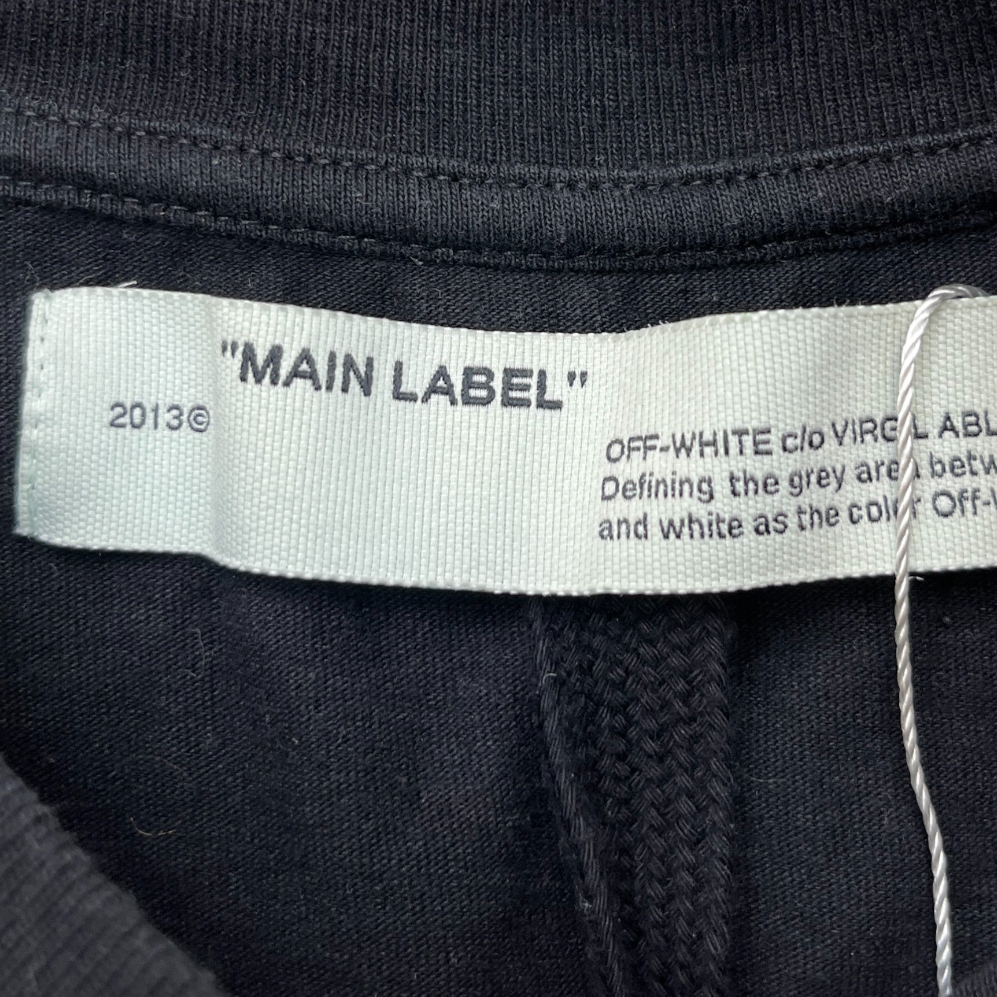 Men's Cutout Arrows T-Shirt Black Size M