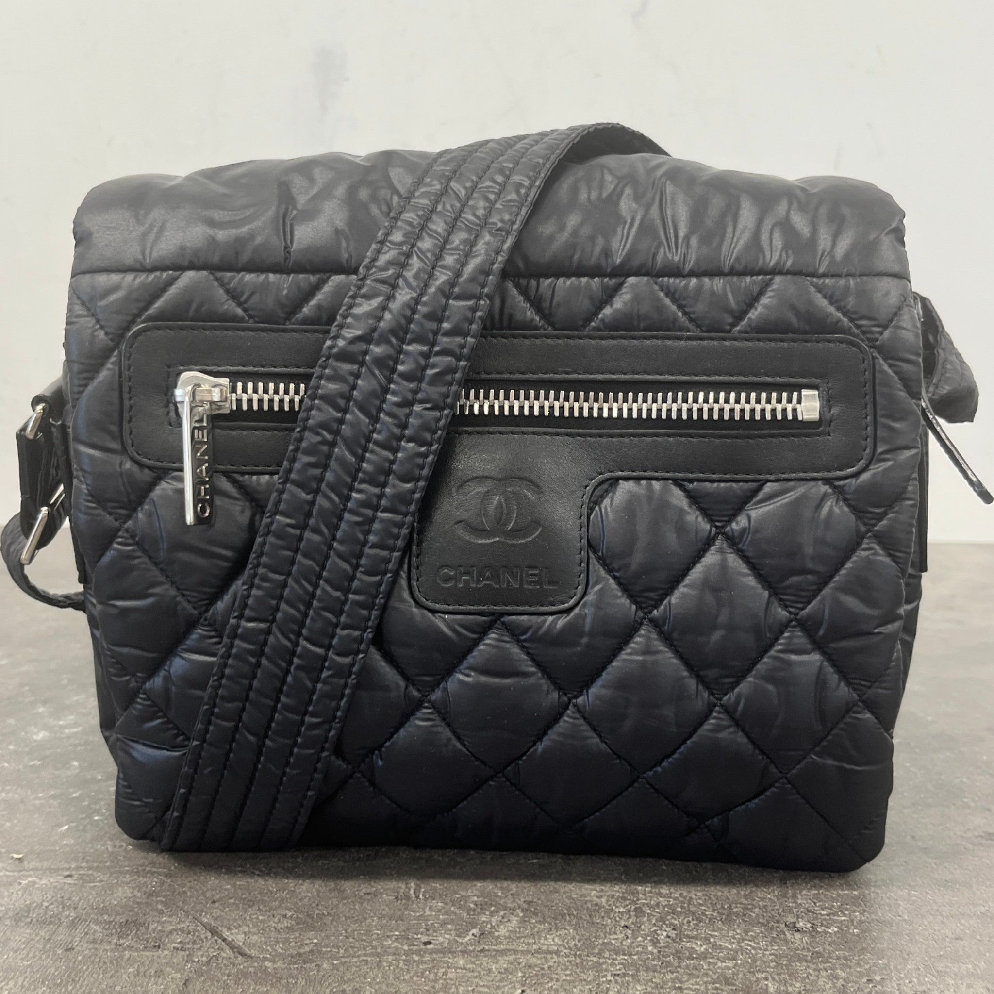 Women's Medium Coco Cocoon Messenger Bag Black