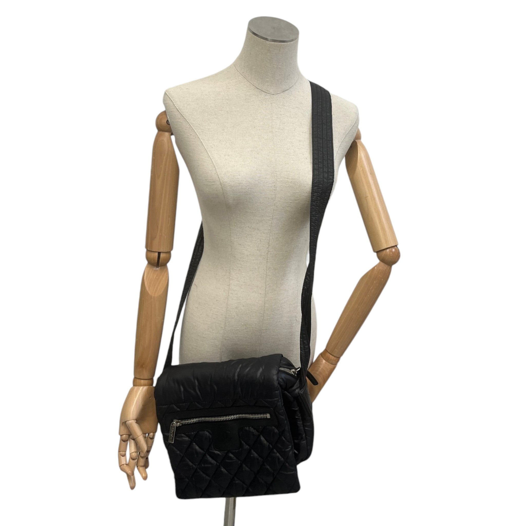 Women's Medium Coco Cocoon Messenger Bag Black