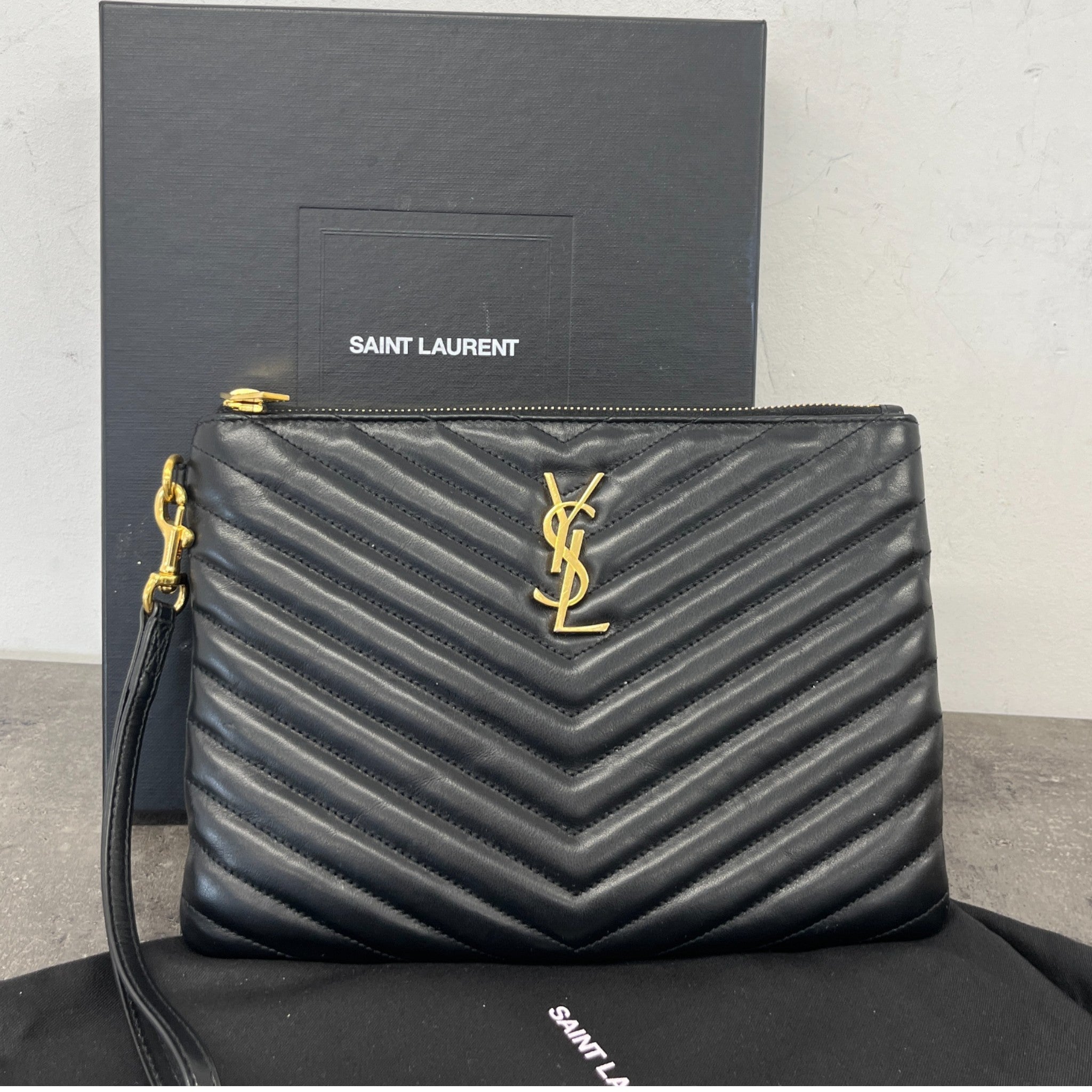 Women's Cassandre Mattelassé Pouch Black