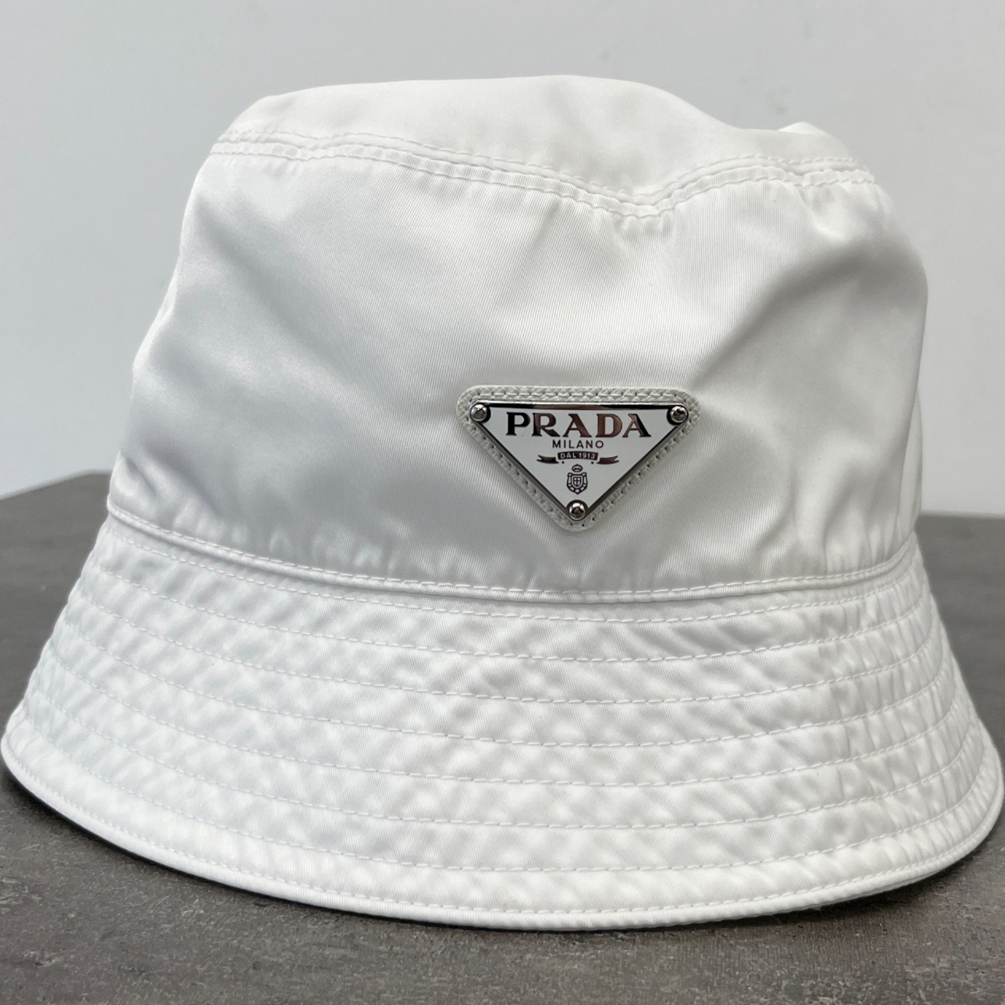 Men's Plaque Logo Bucket Hat White Size XXL