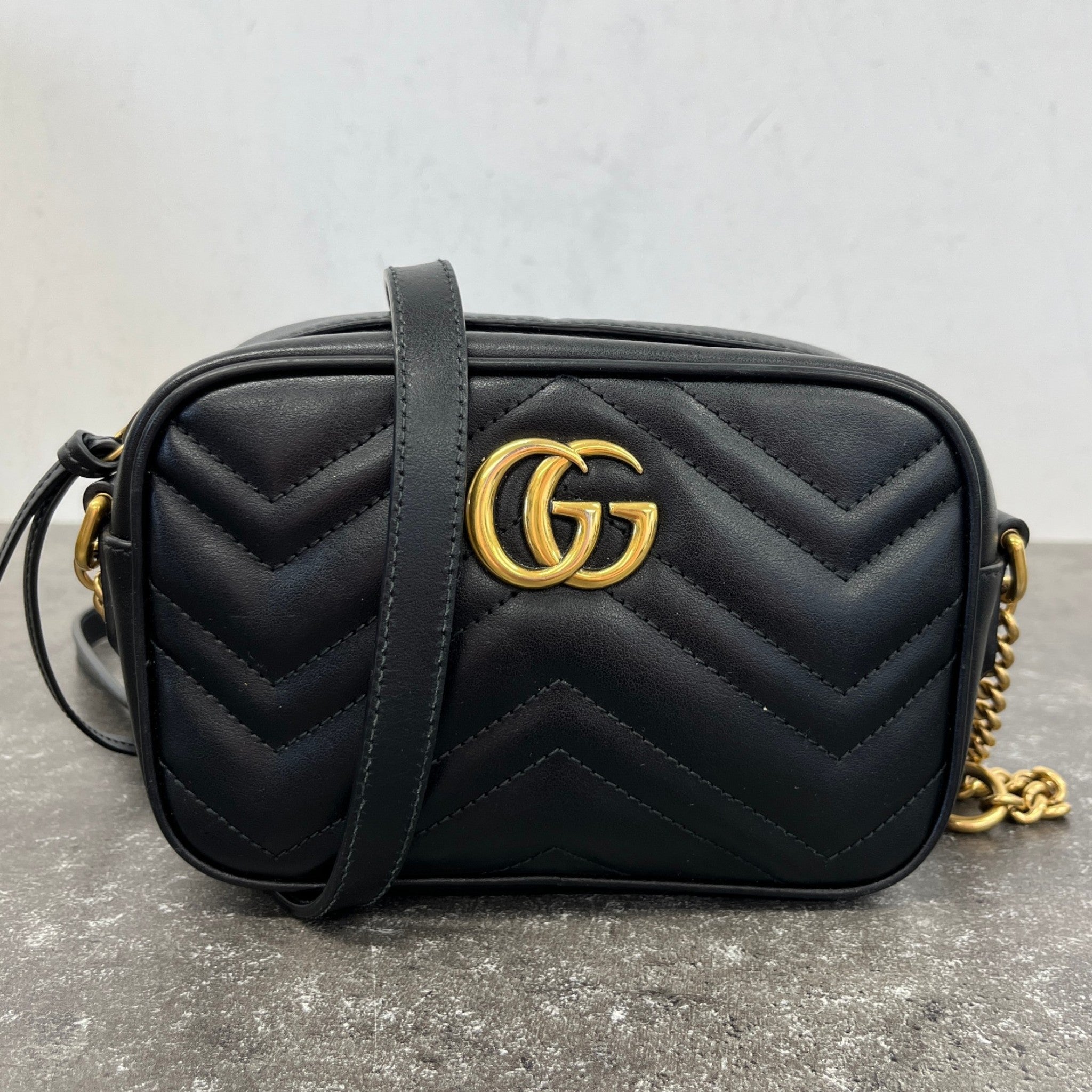 Women's Gg Marmont Small Handbag Black