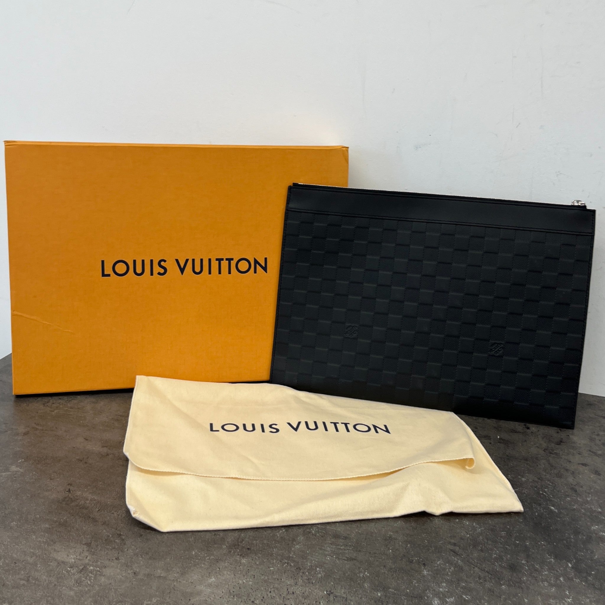 Men's Damier Discovery Pochette Pouch Black