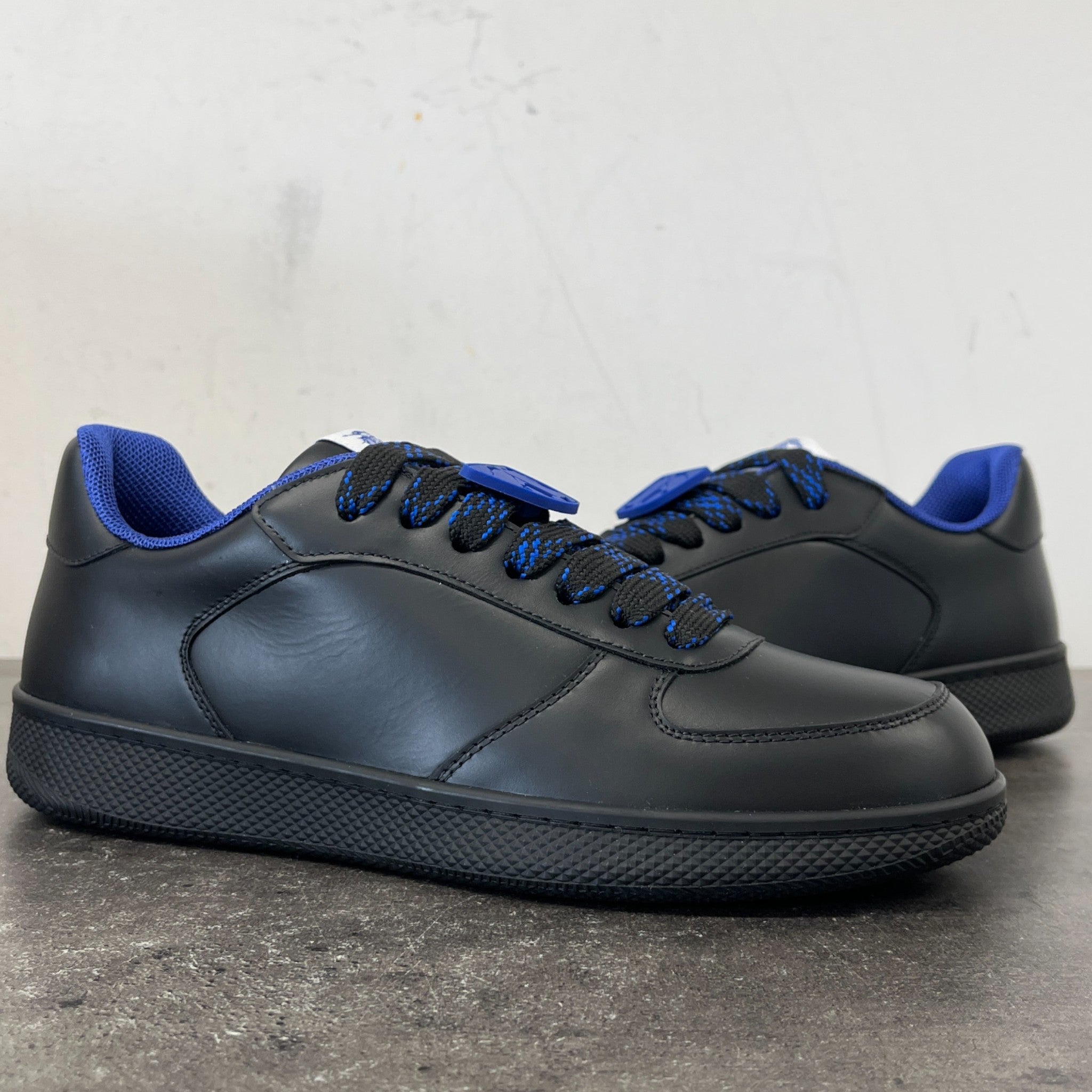 Men's Terrace Low Trainers Black Size EU 41 / UK 7