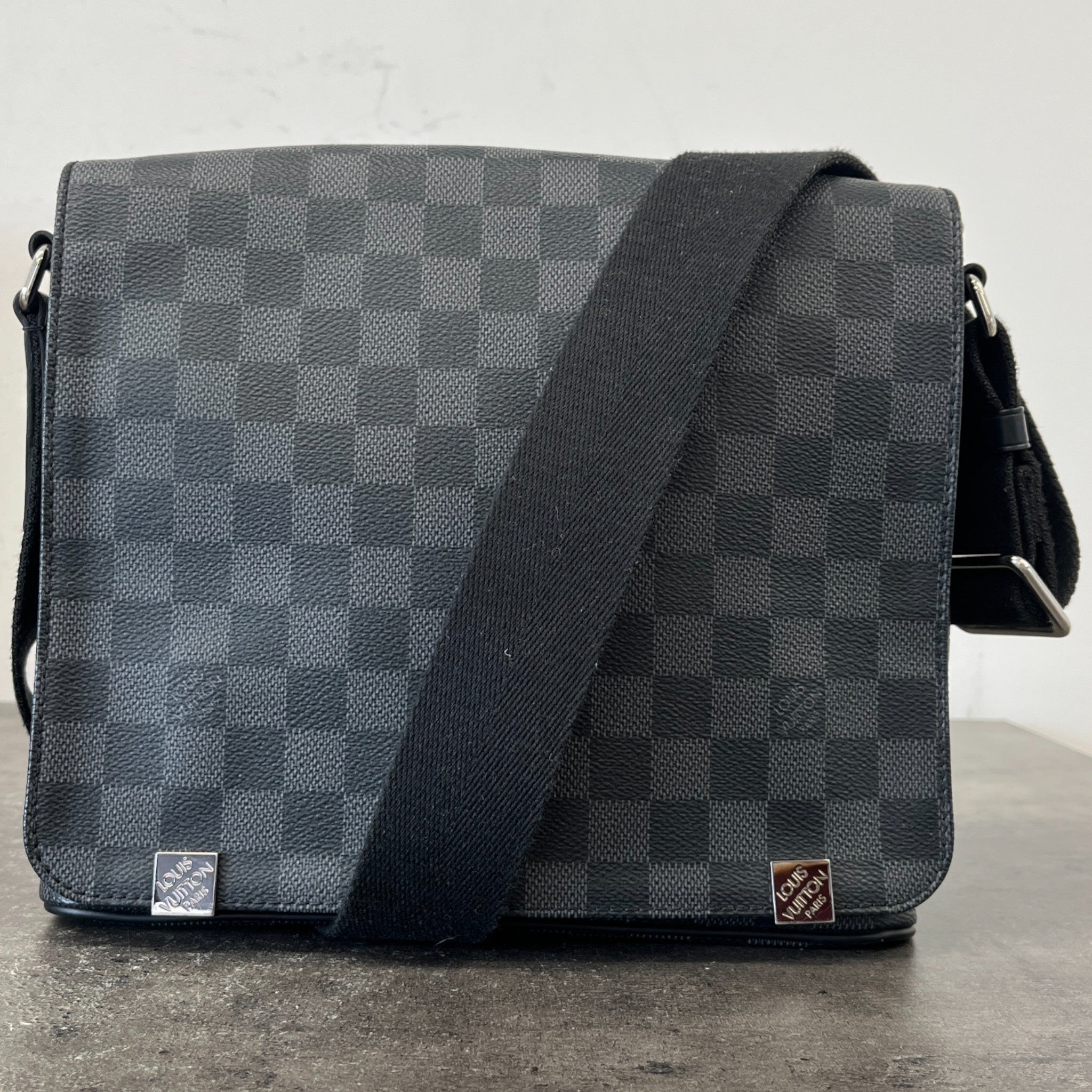 Men's Damier Graphite District Pm Messenger Bag Black