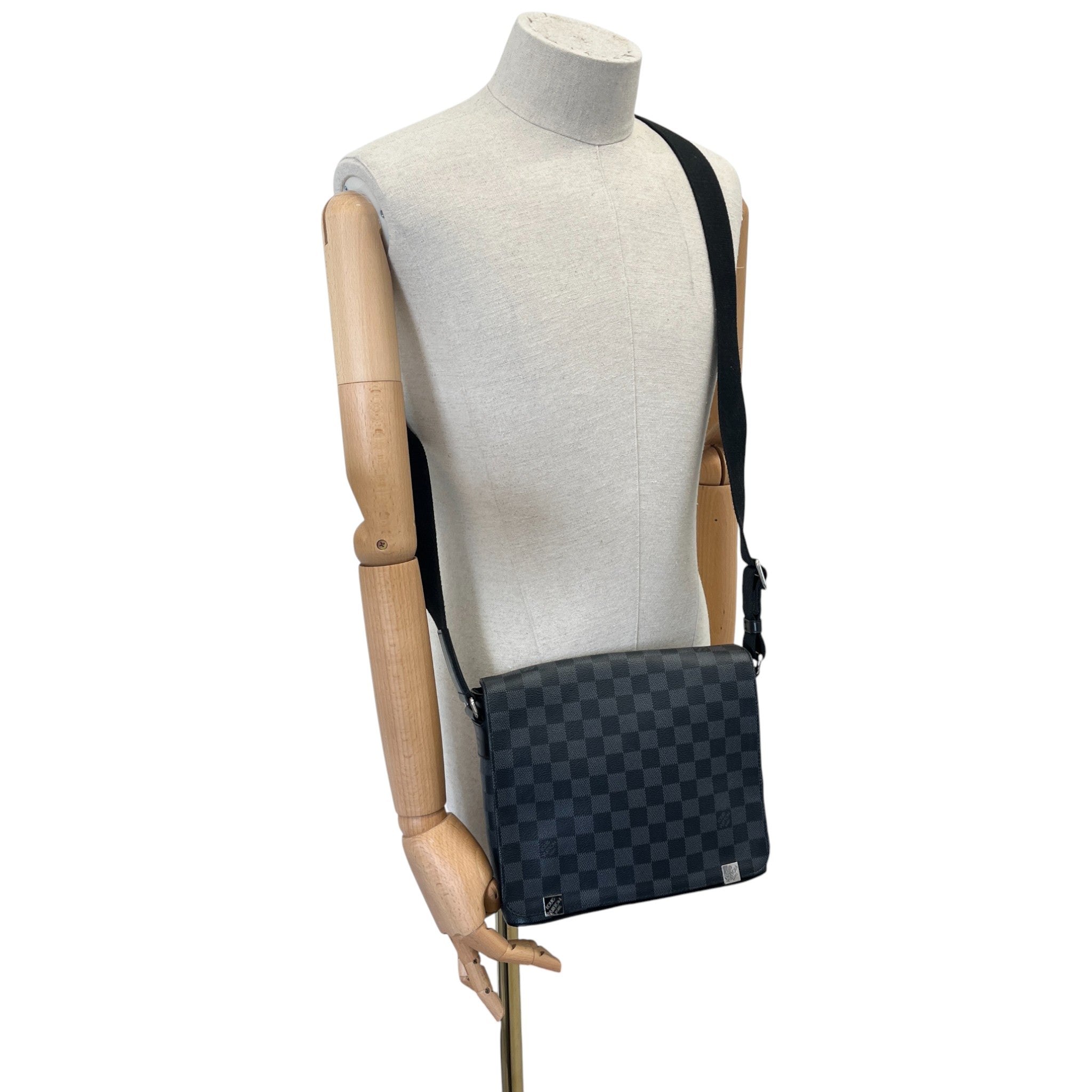 Men's Damier Graphite District Pm Messenger Bag Black