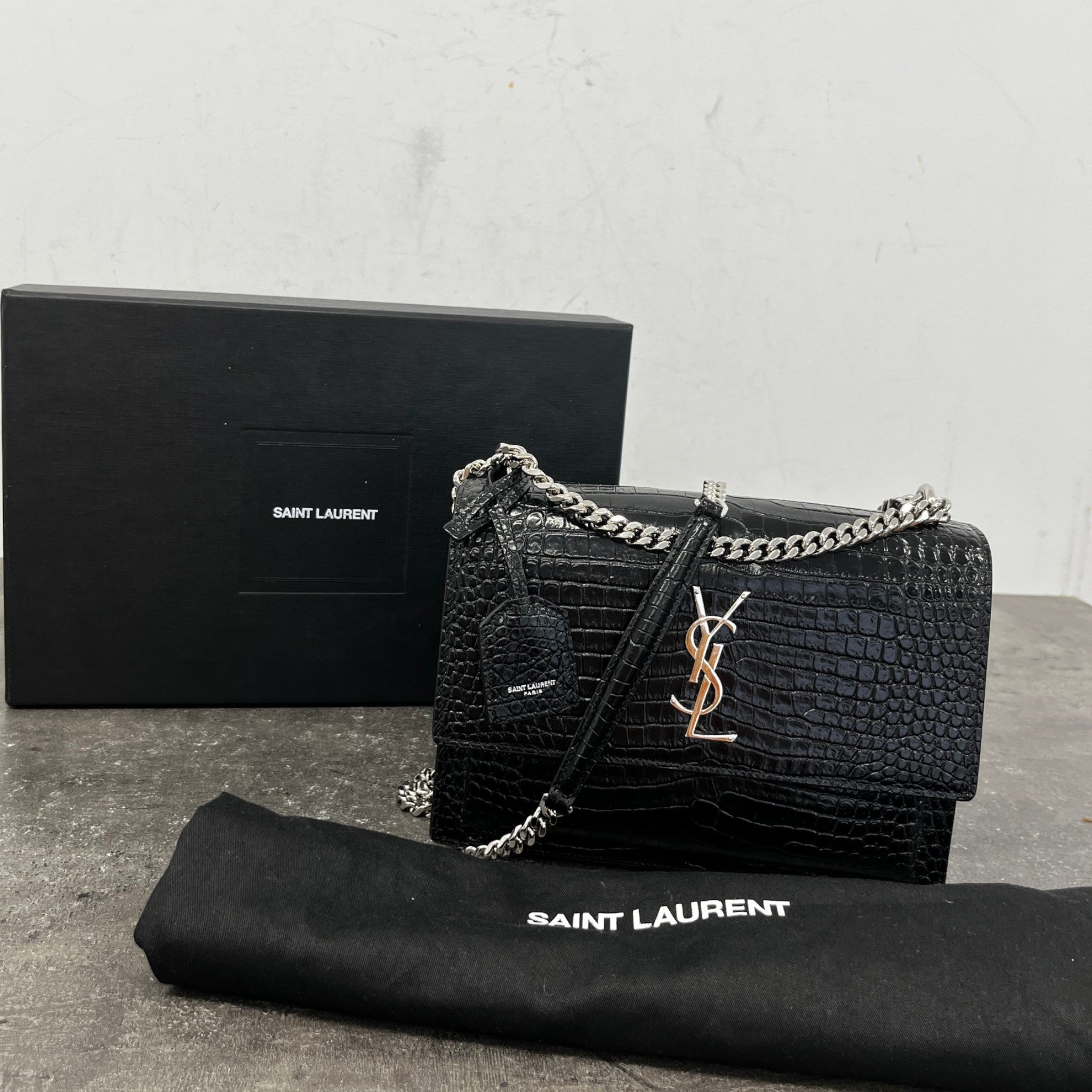 Women's Medium Sunset Croc-Embossed Shoulder Bag Black