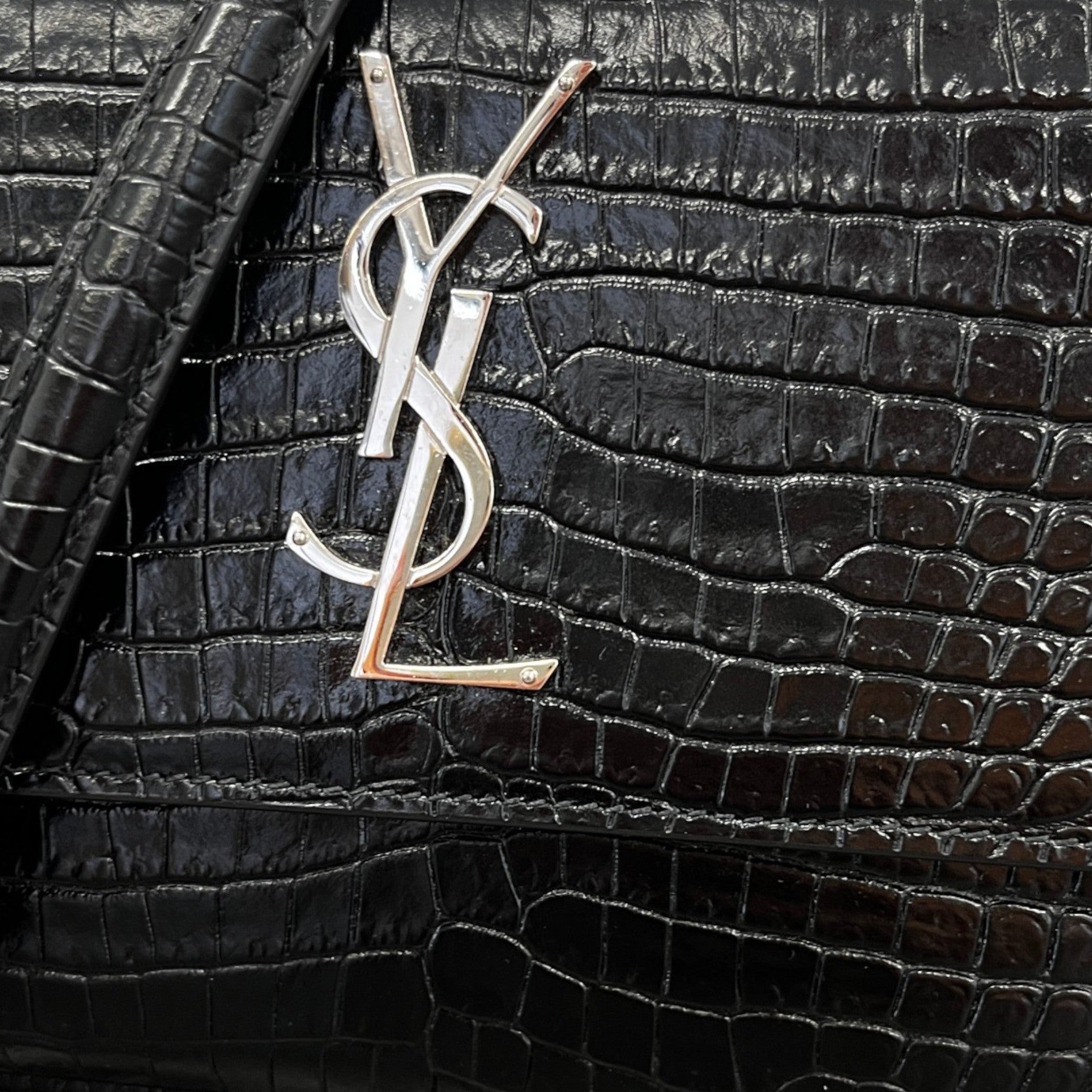 Women's Medium Sunset Croc-Embossed Shoulder Bag Black