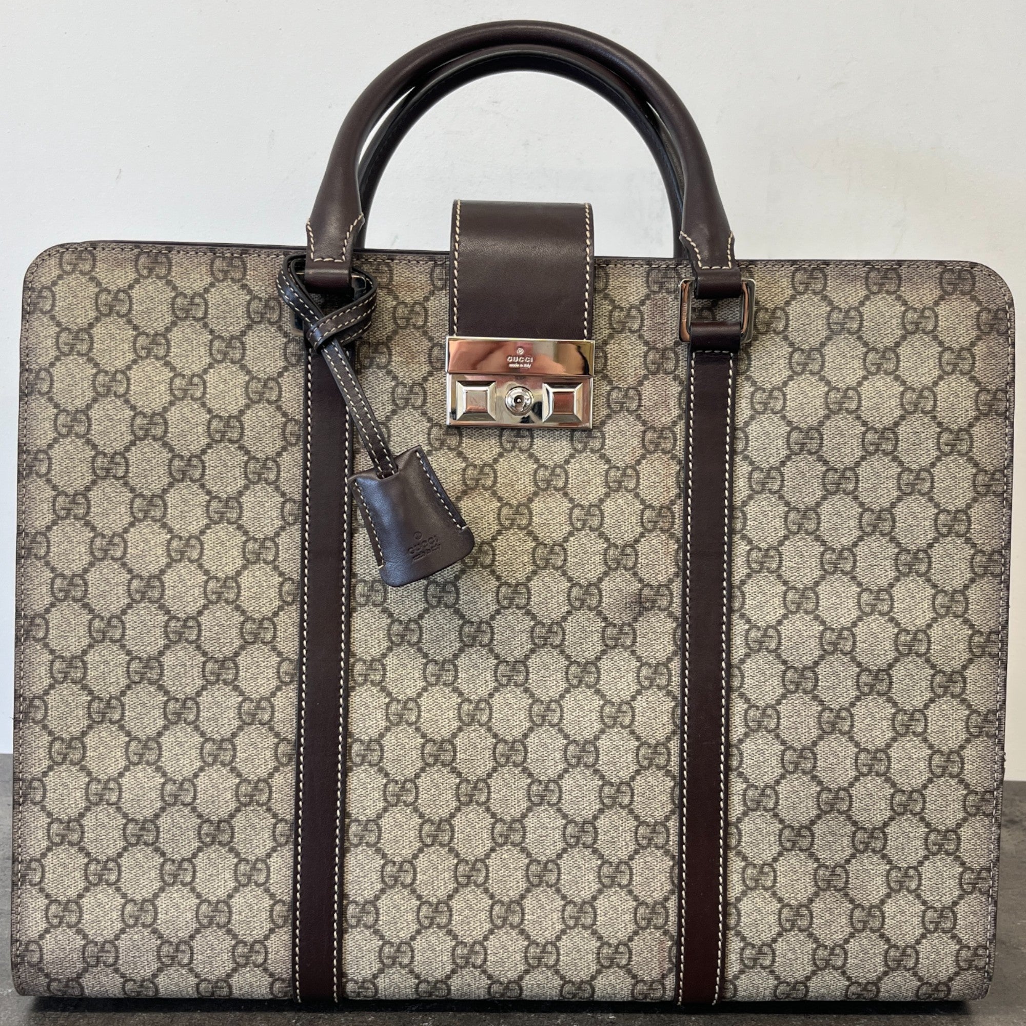 Women's Gg Supreme Brief Bag Beige