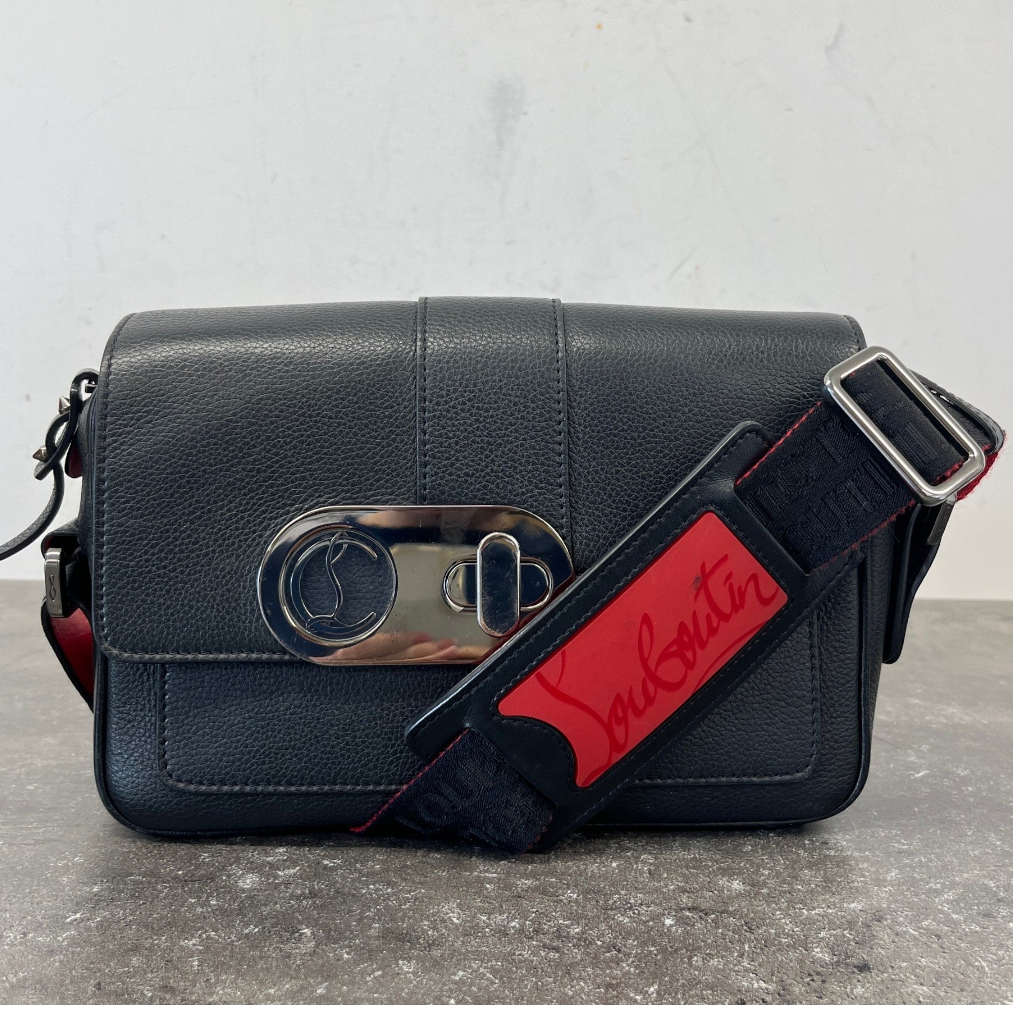 Men's Santiago Grained Leather Messenger Bag Black