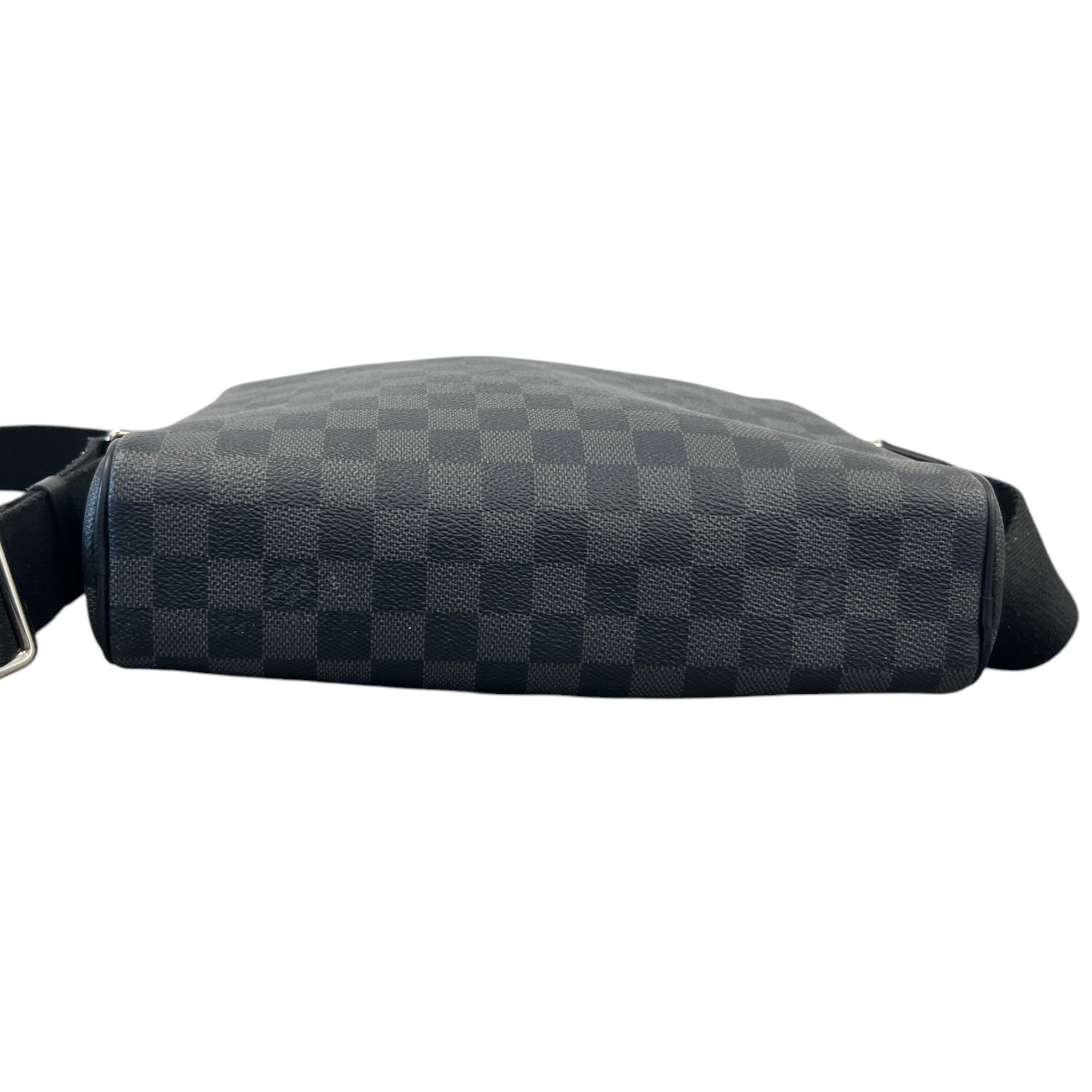 Men's Damier Graphite Dayton Reporter Pm Messenger Bag Black