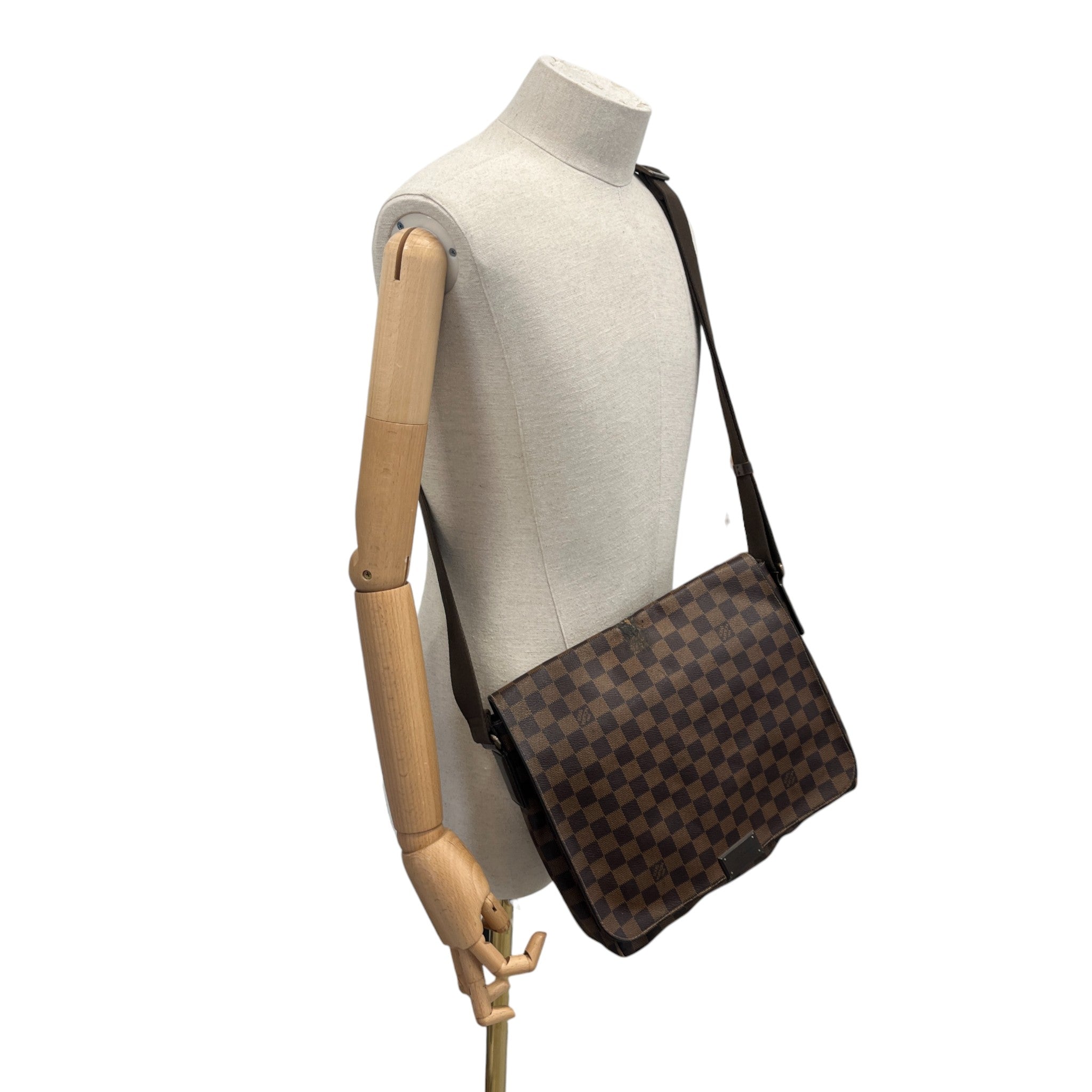 Men's Damier Ebene District Mm Messenger Bag Brown