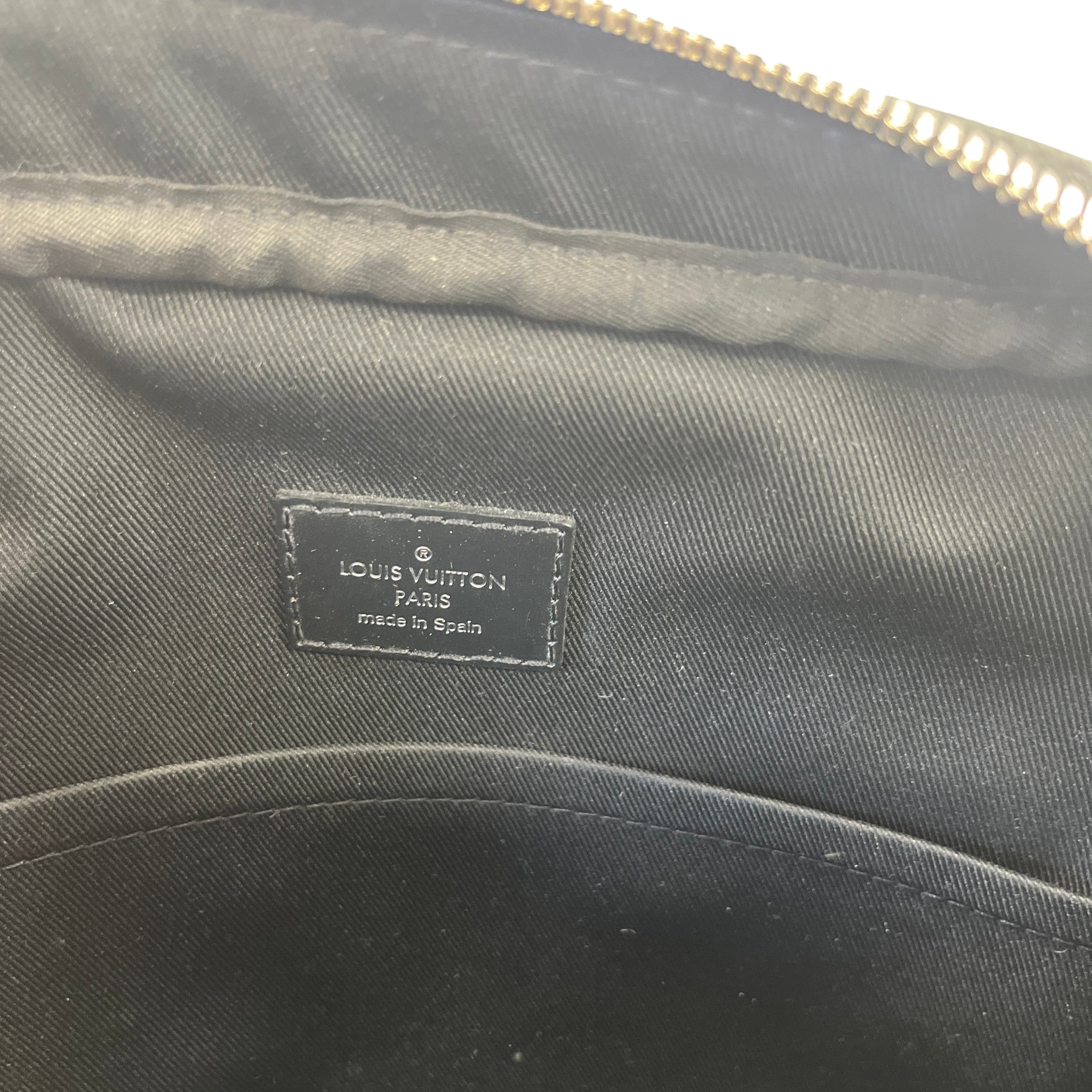 Men's Damier Graphite Dayton Reporter Pm Messenger Bag Black