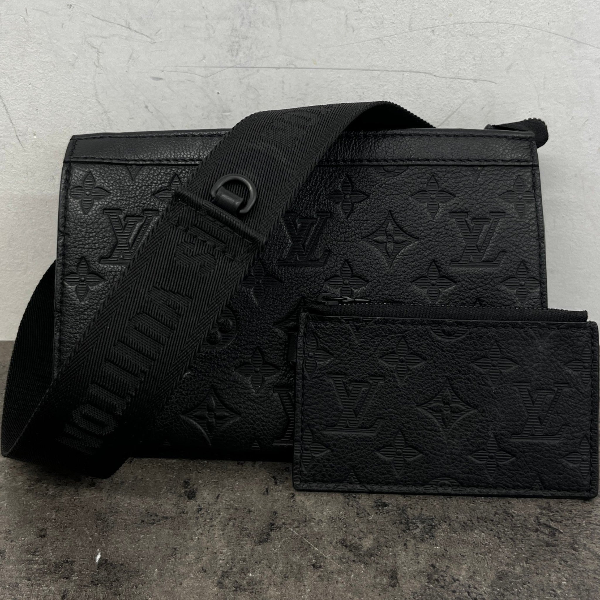 Men's Alpha Wearable Wallet Messenger Bag Black