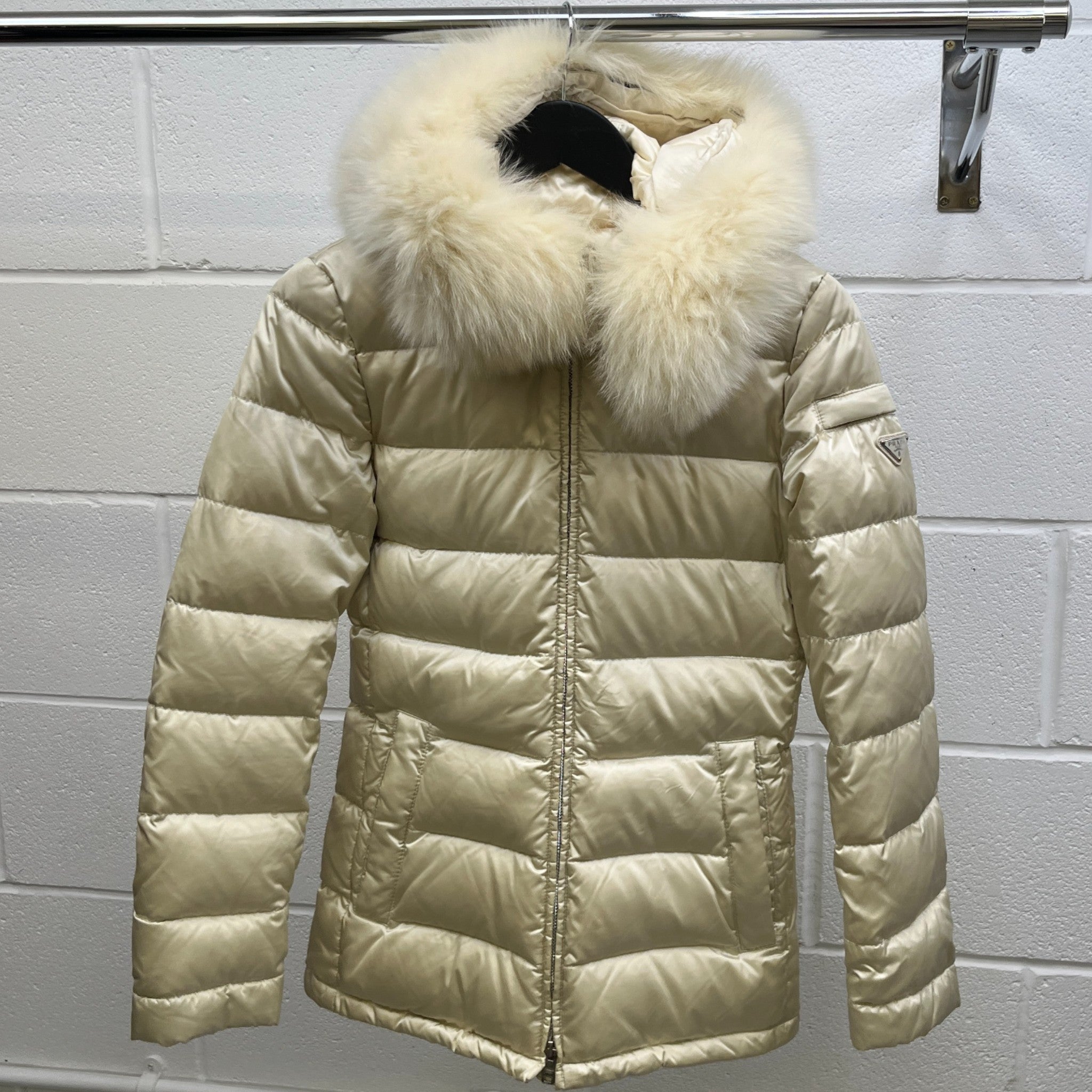 Women's Plaque Logo Down Jacket Cream Size IT 38 / UK 6