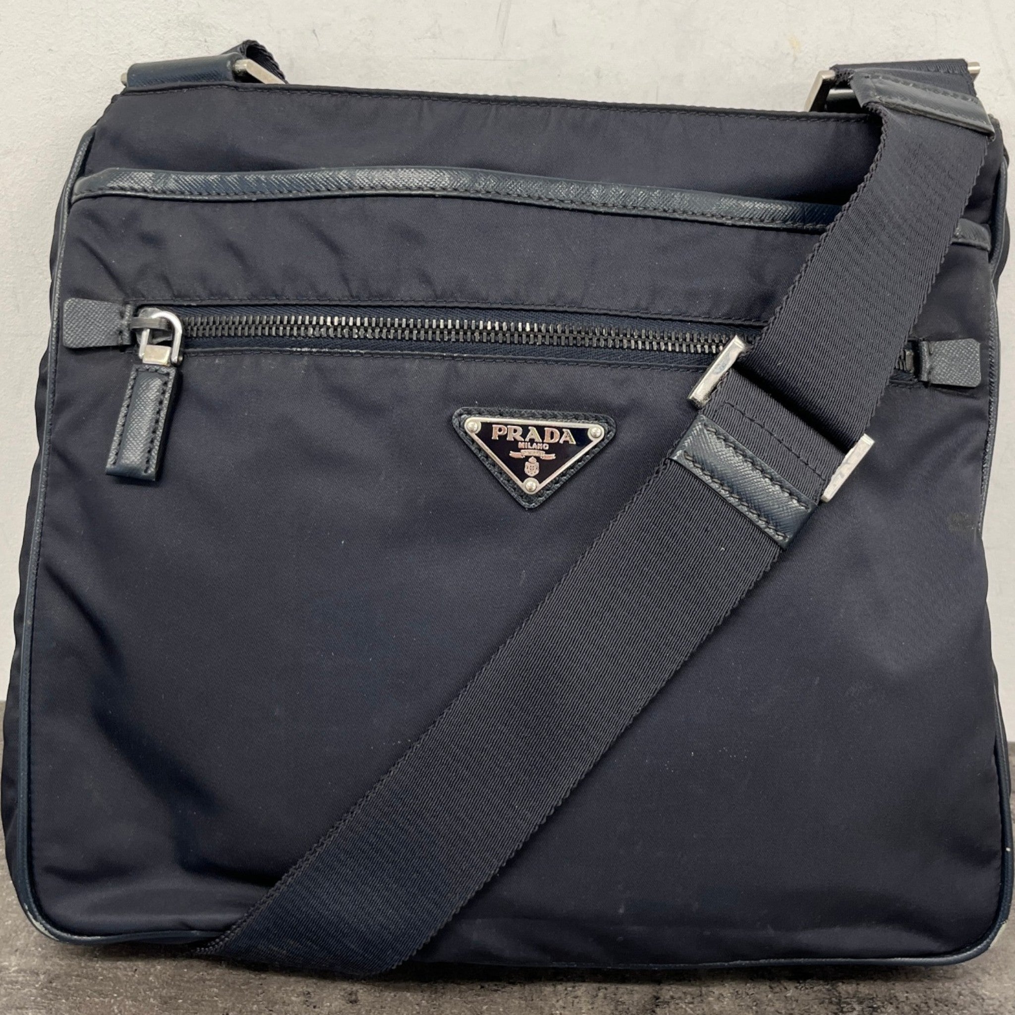 Men's Re-Nylon Plaque Logo Messenger Bag Navy