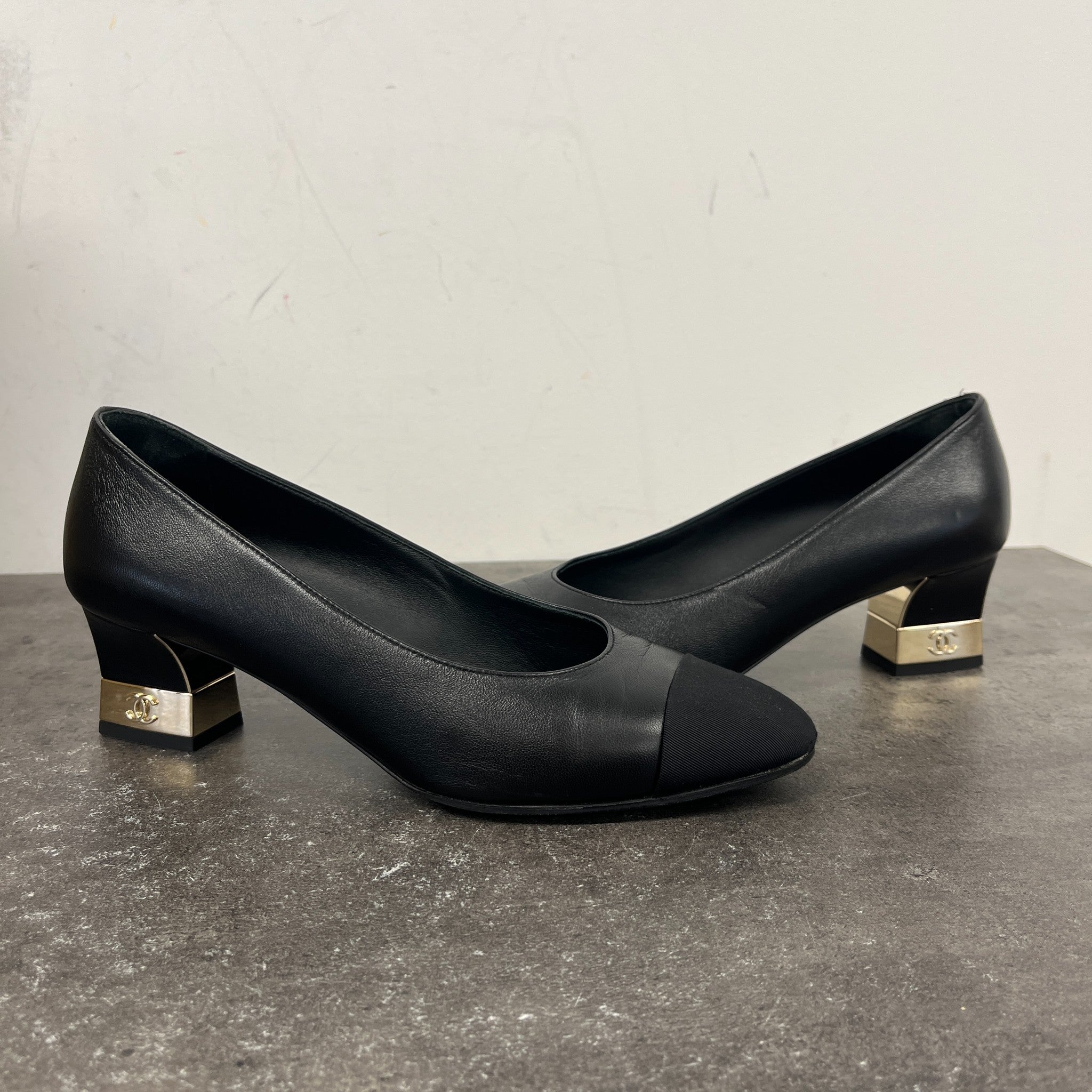 Women's Cc Logo Pumps Mules Black Size EU 37.5 / UK 4.5