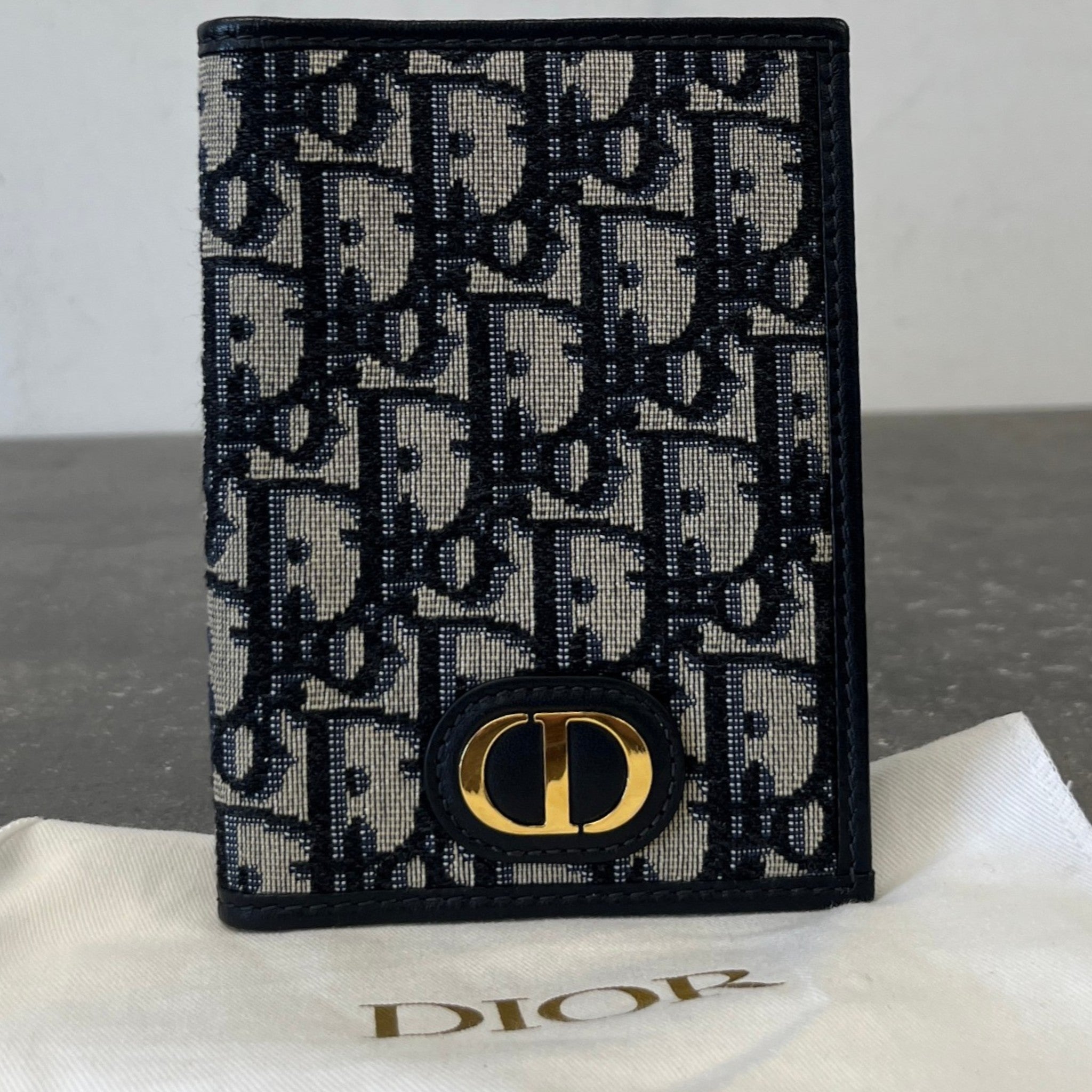 Men's Oblique 30 Montaigne Passport Holder Navy