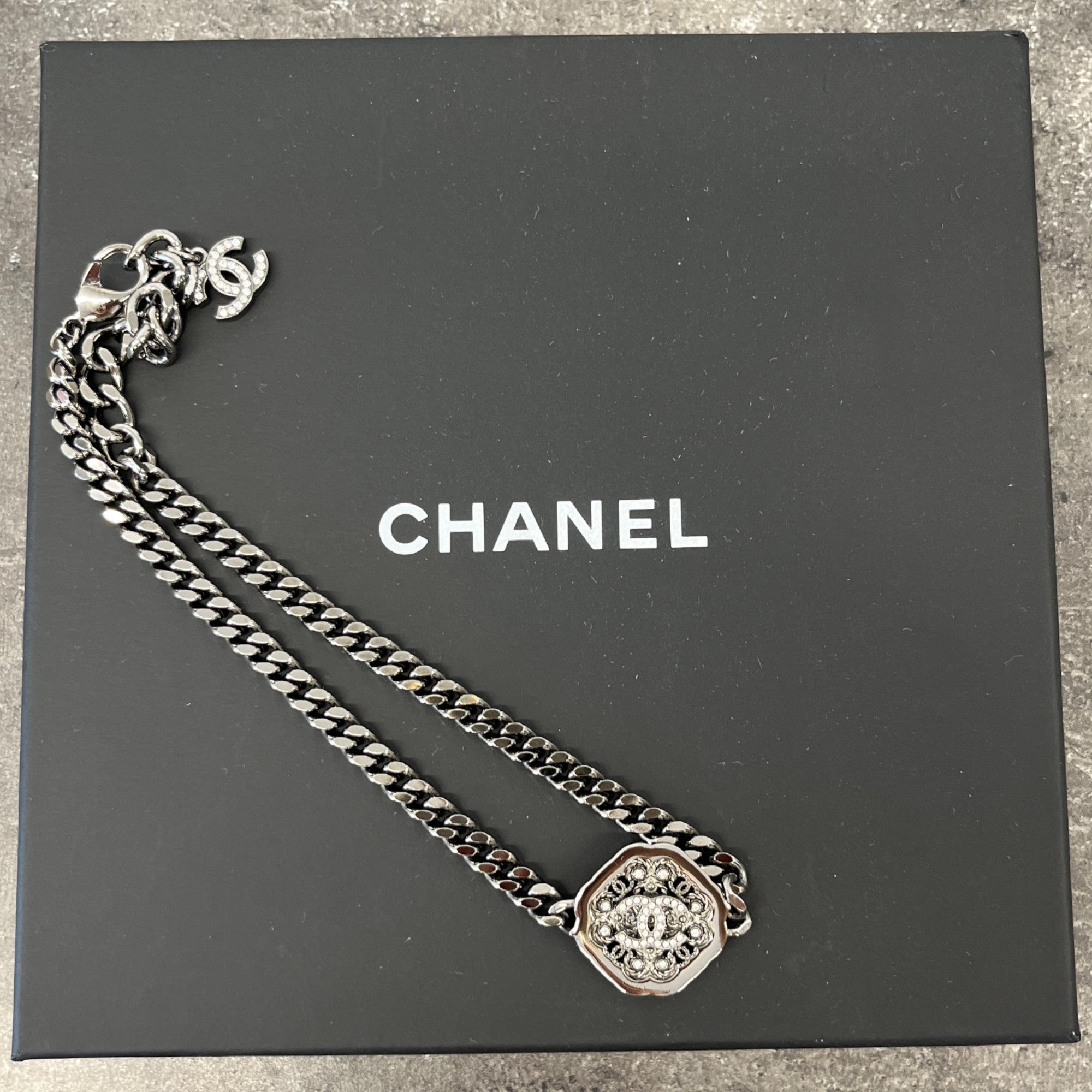 Women's Cc Logo Choker Necklace Silver