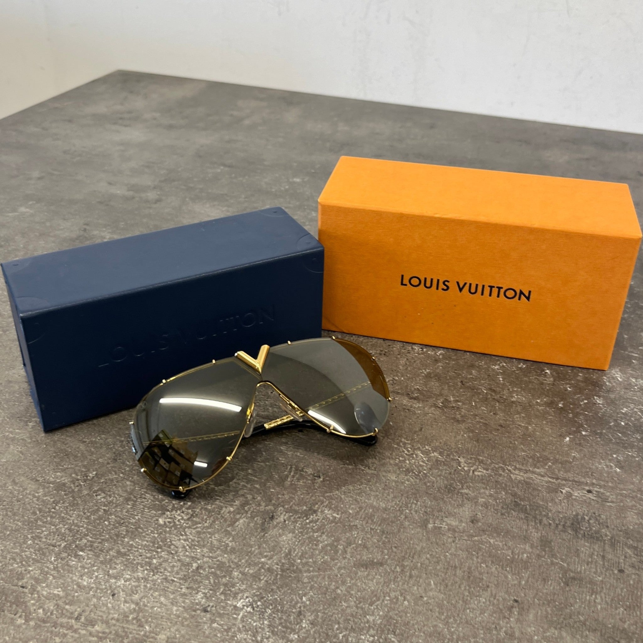 Women's Z089E Lv Drive Sunglasses Gold