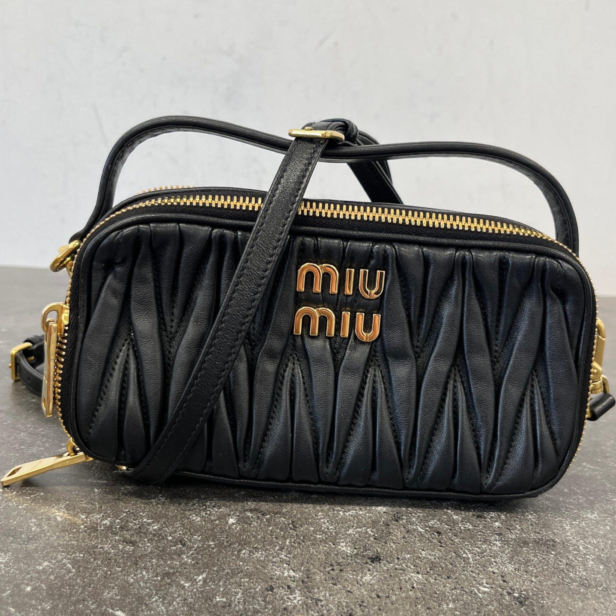 Women's Matelassé Handbag Black