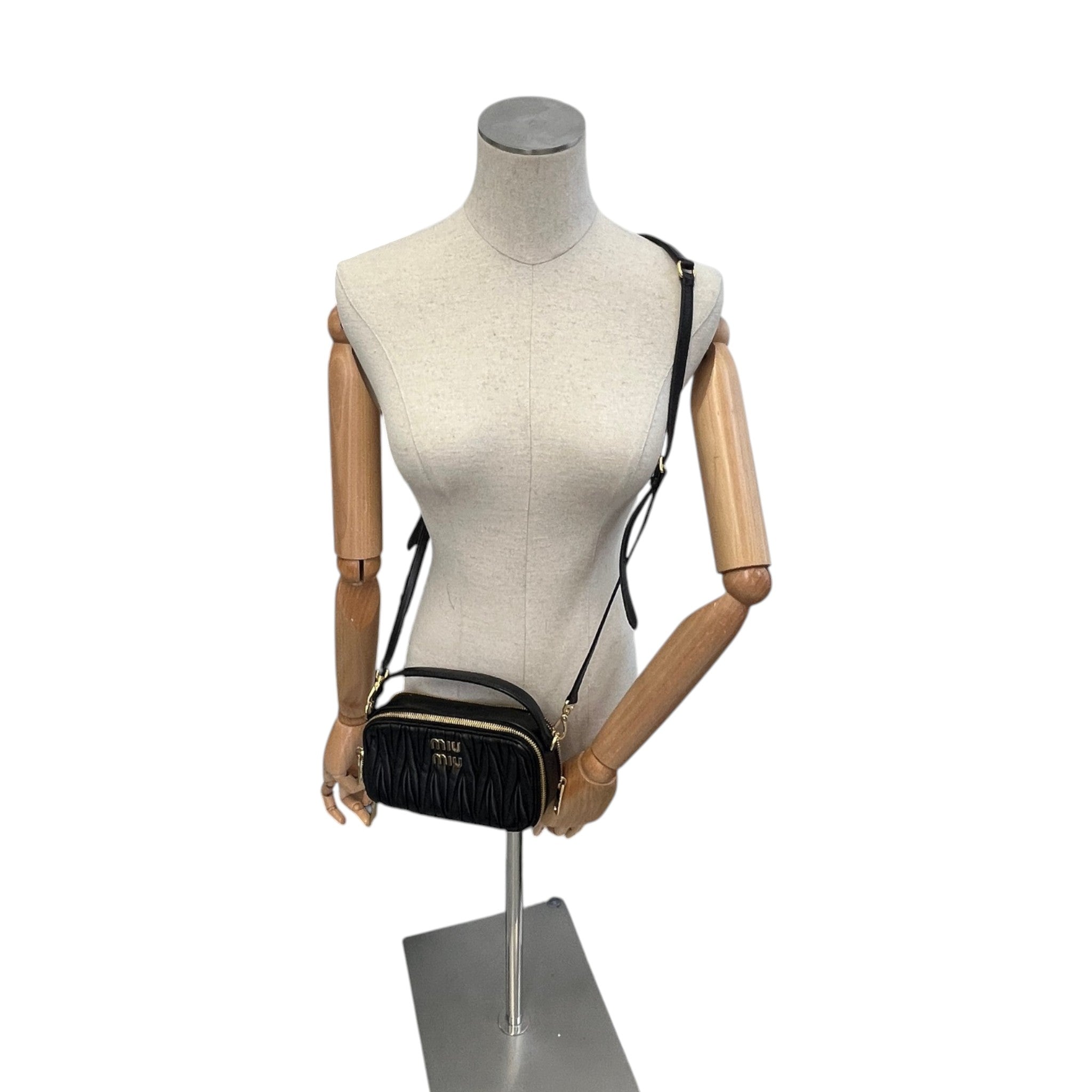 Women's Matelassé Handbag Black