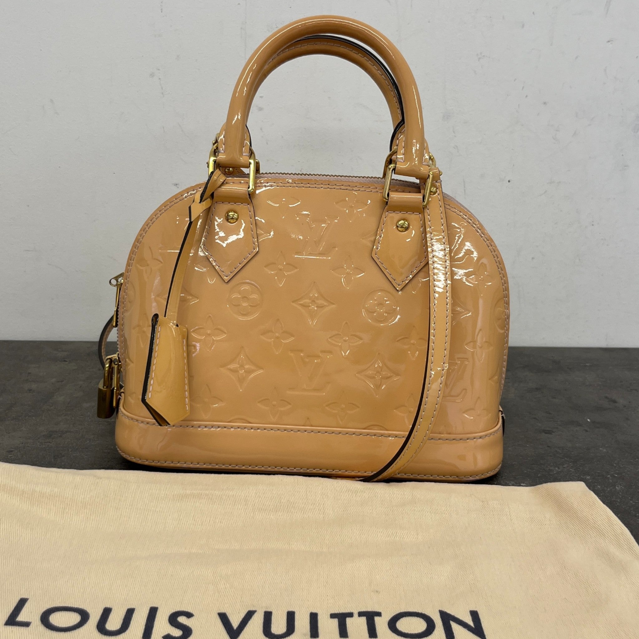 Women's Vernis Leather Alma Bb Handbag Beige