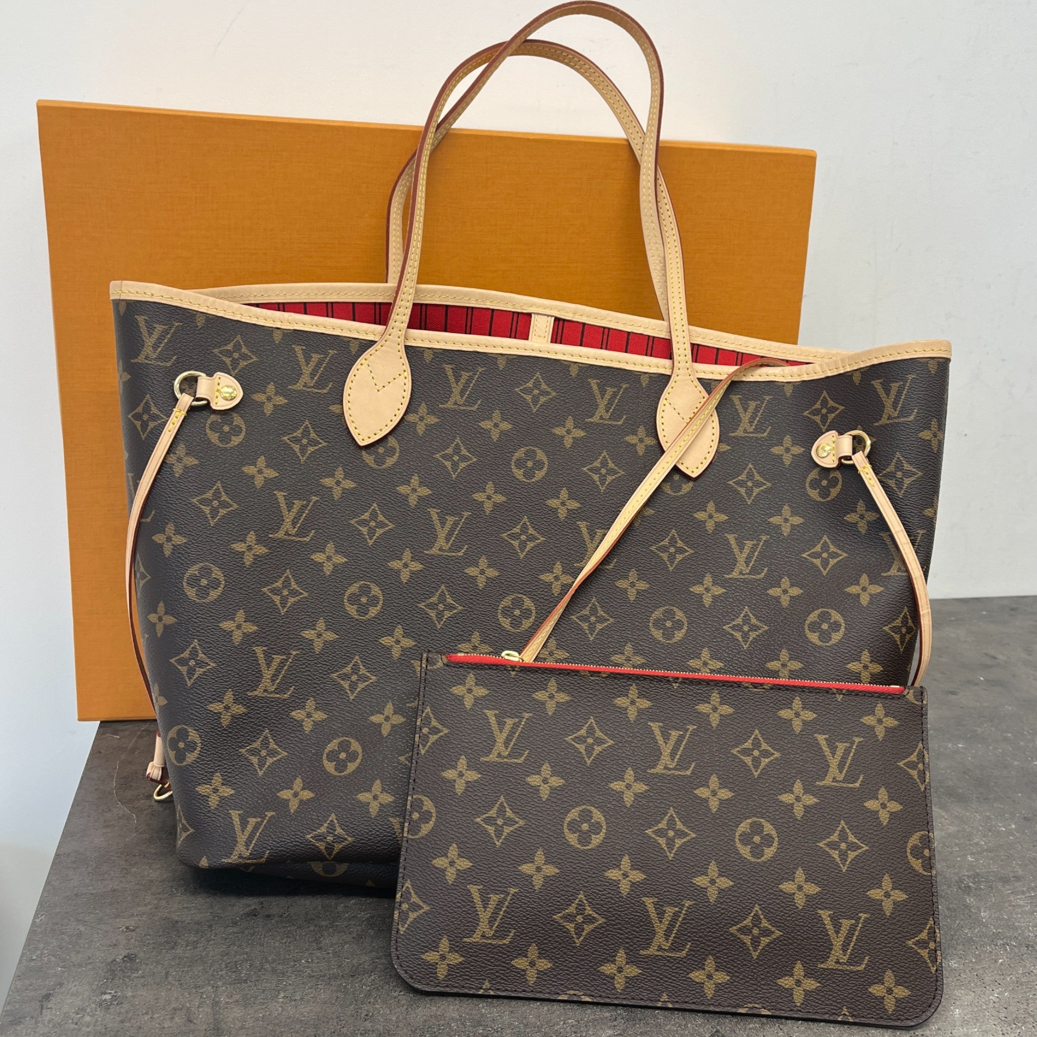 Women's Monogram Neverfull Mm Tote Bag Brown