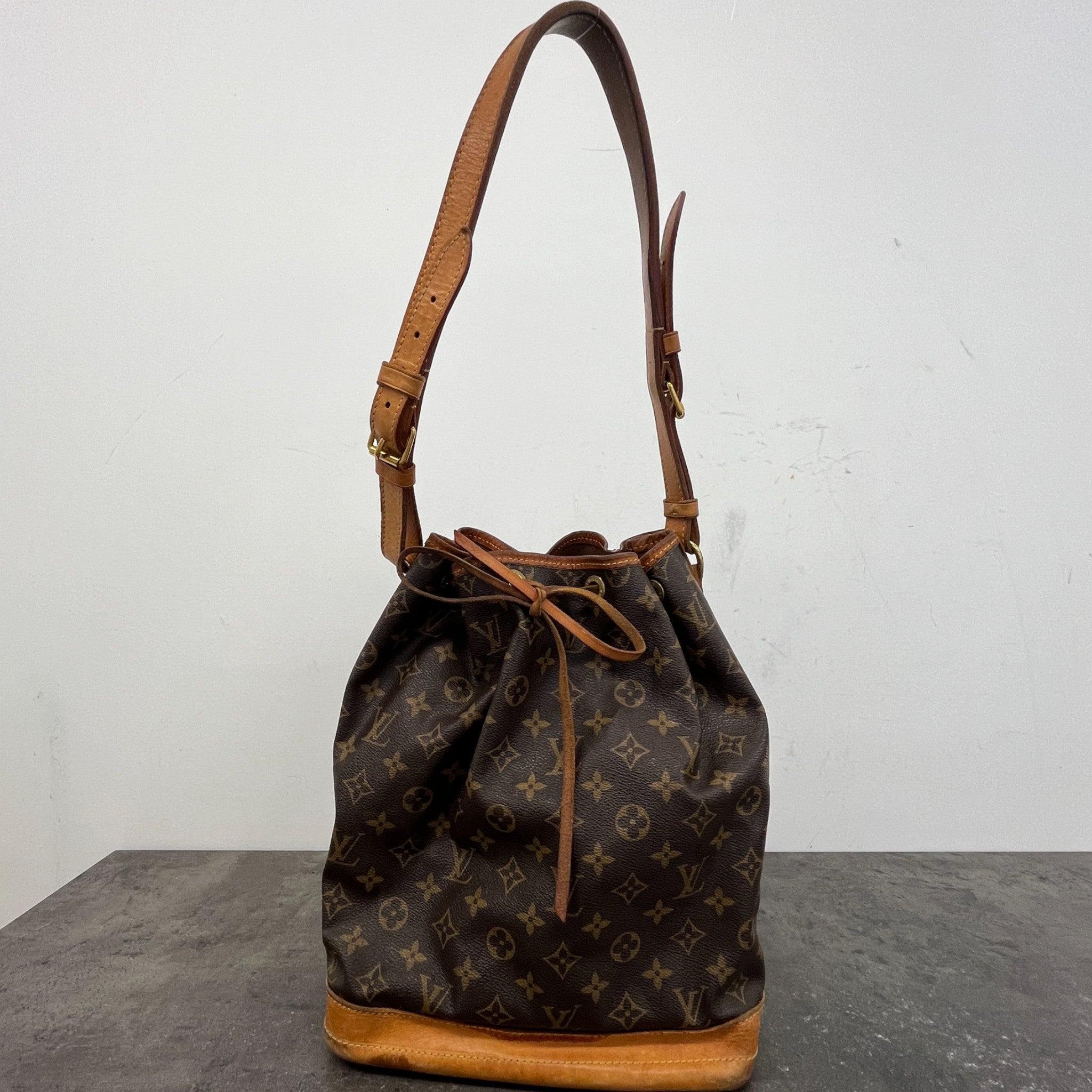 Women's Monogram Noe Bucket Bag Brown