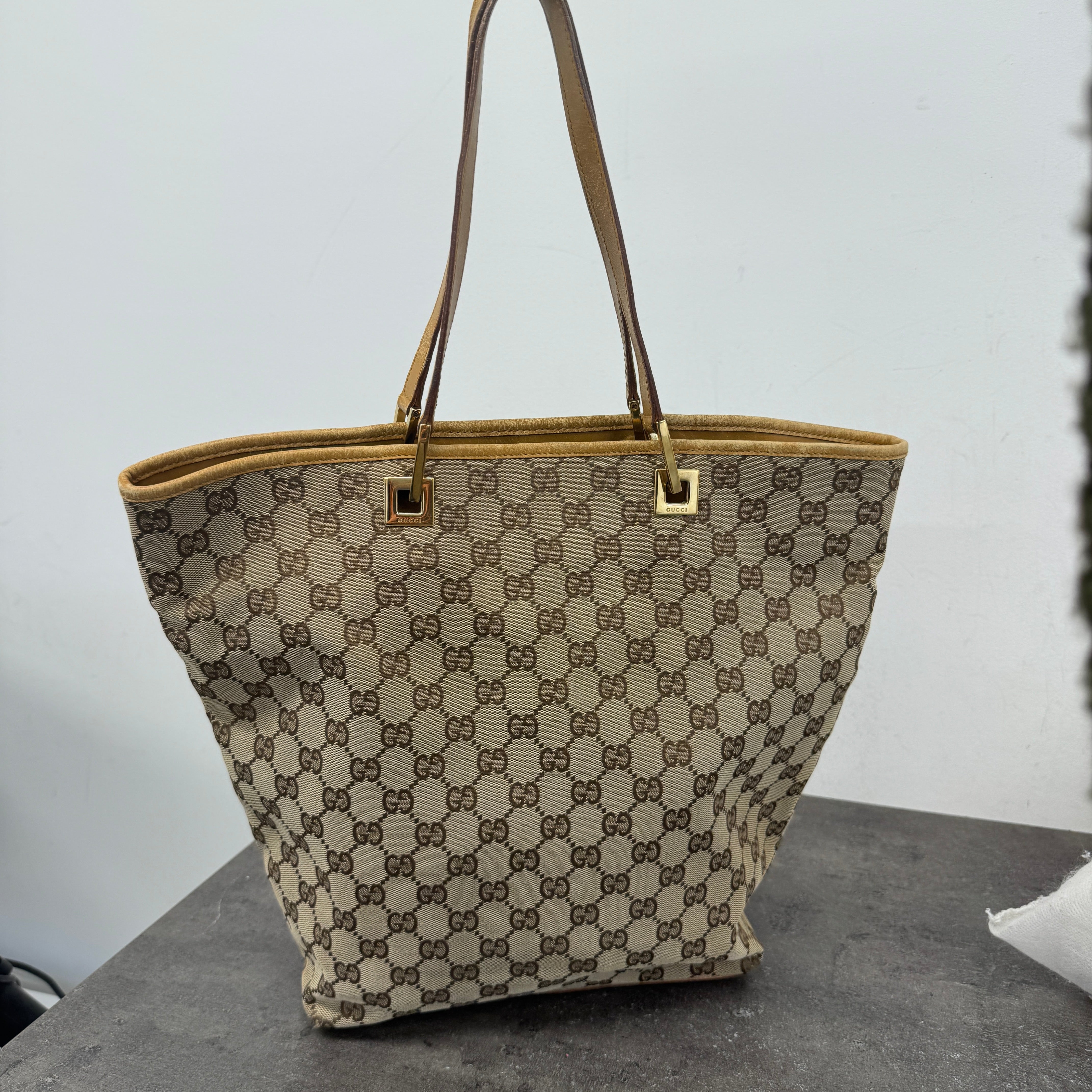 Women's Gg Supreme Tote Bag Beige