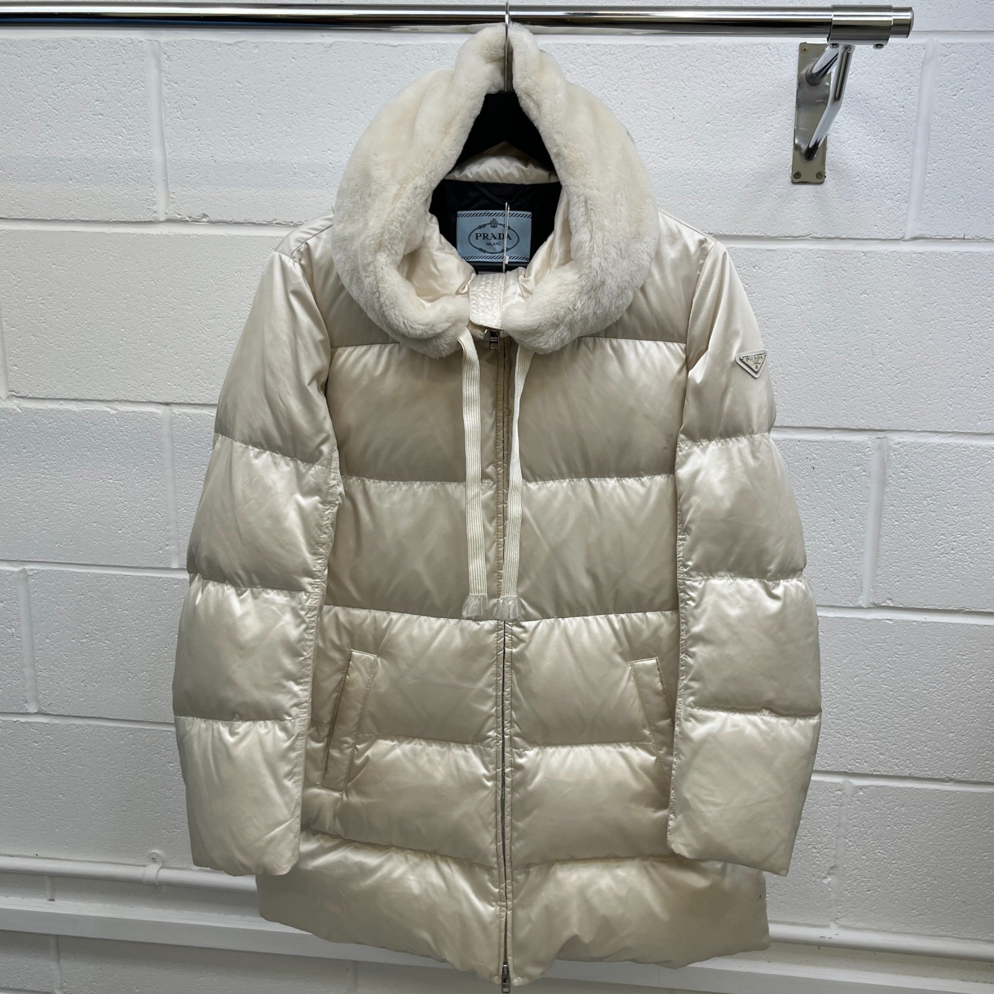 Women's Plaque Logo Quilted Down Jacket Cream Size IT 42 / UK 10