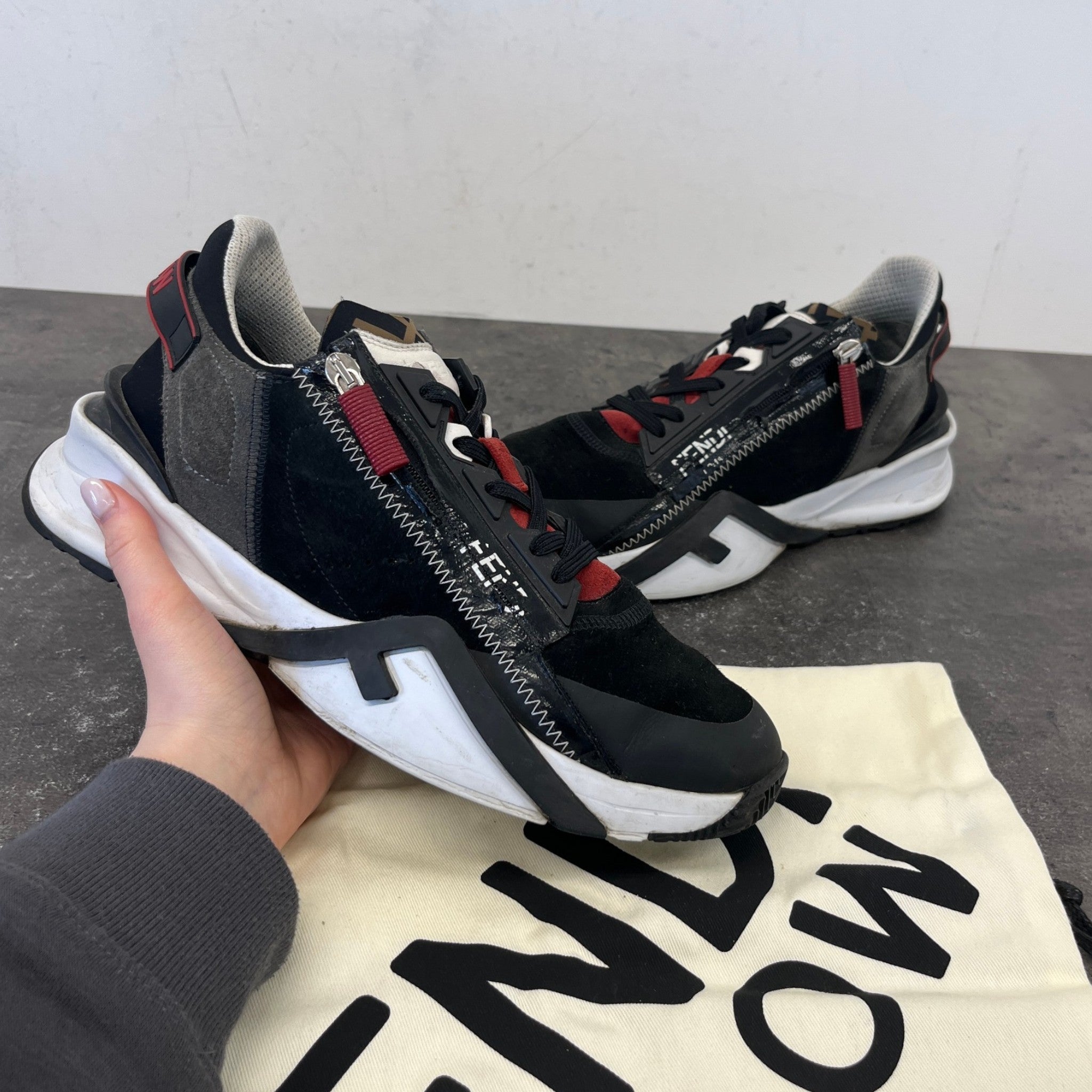 Men's Flow Low Trainers Black Size EU 41 / UK 7